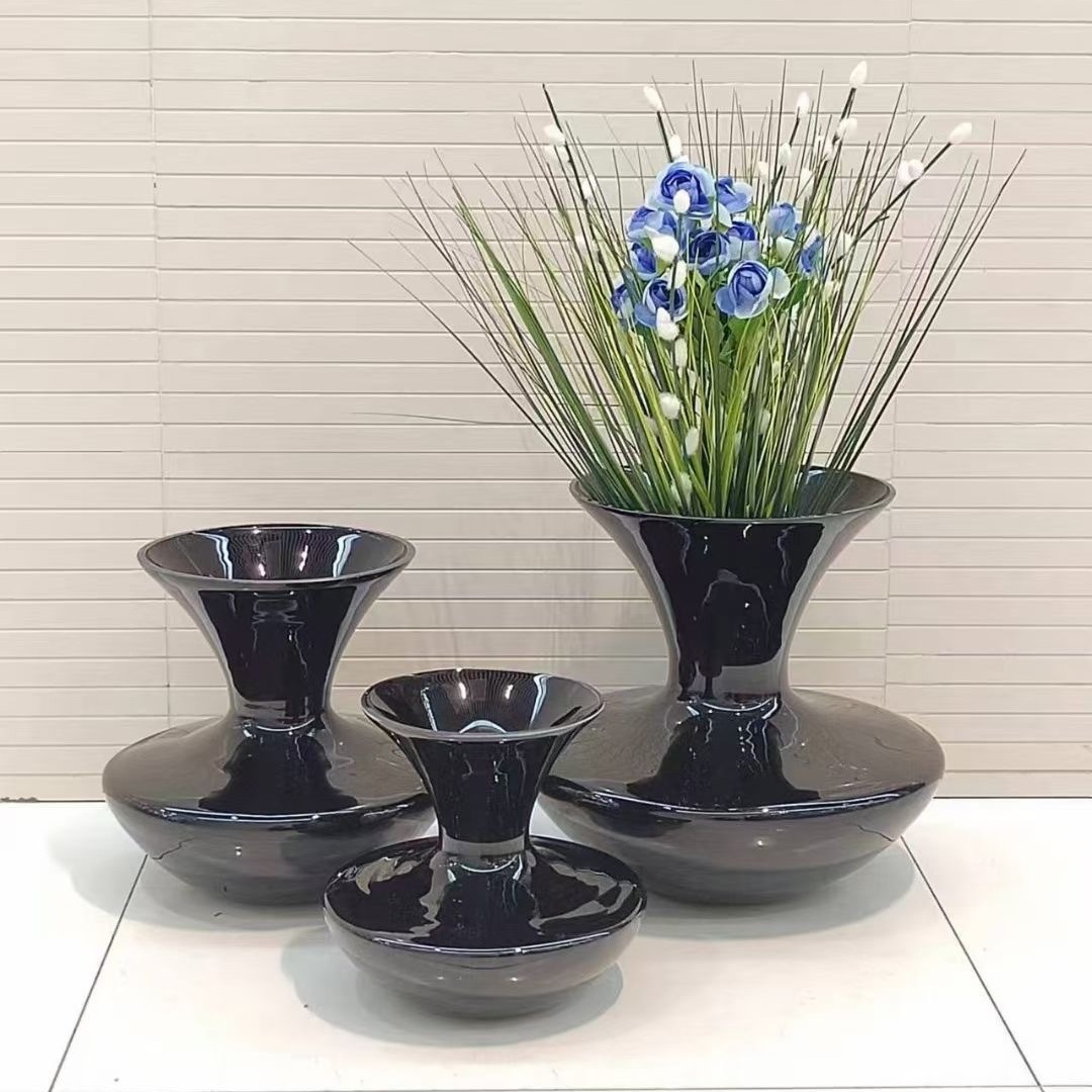 وعاء Bbglass Bui Phine، وهو زهور زجاجية سوداء وأبيض Item Picture