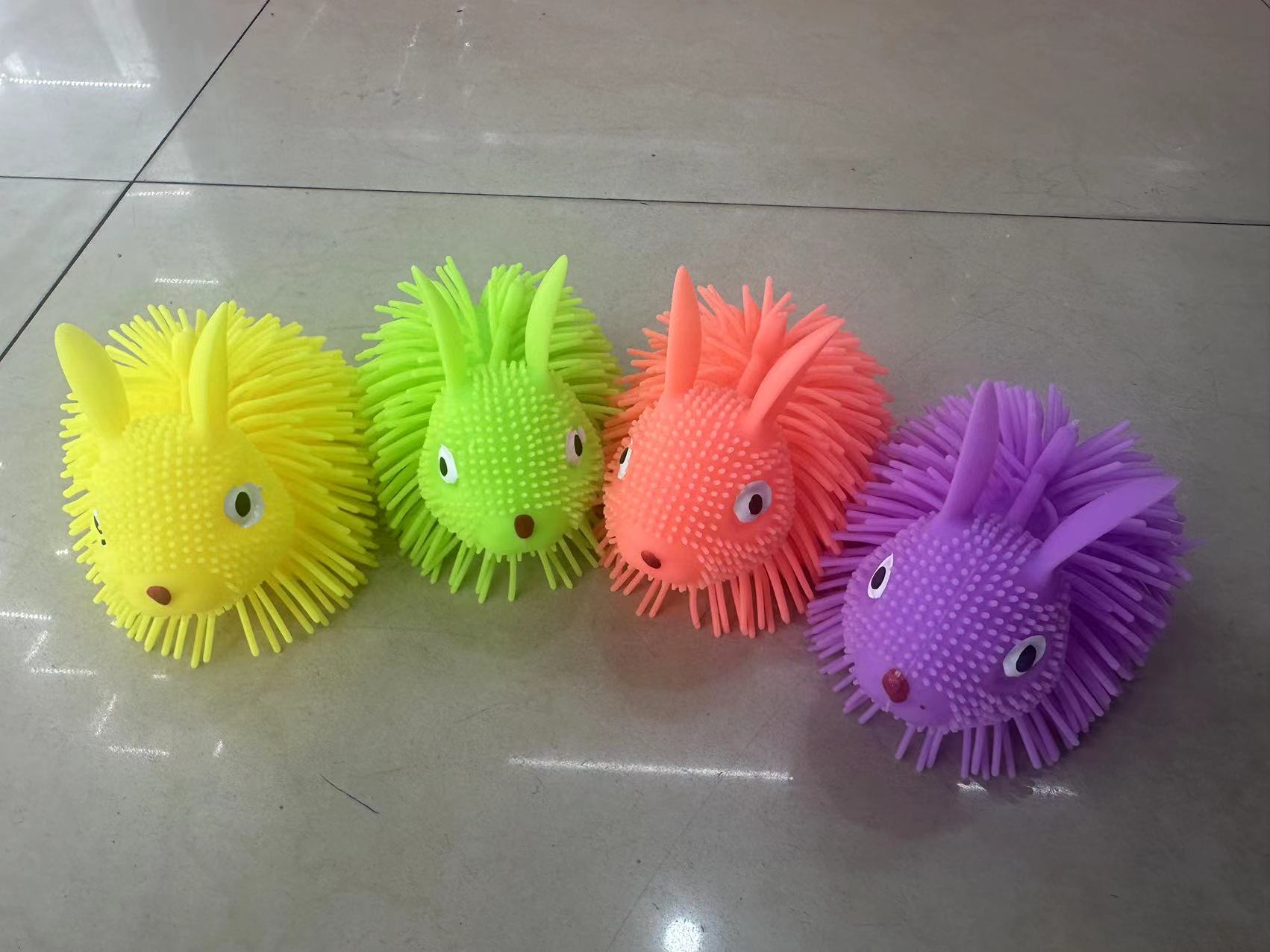 长毛兔毛毛球充气解压闪光儿童玩具 地摊外贸爆款