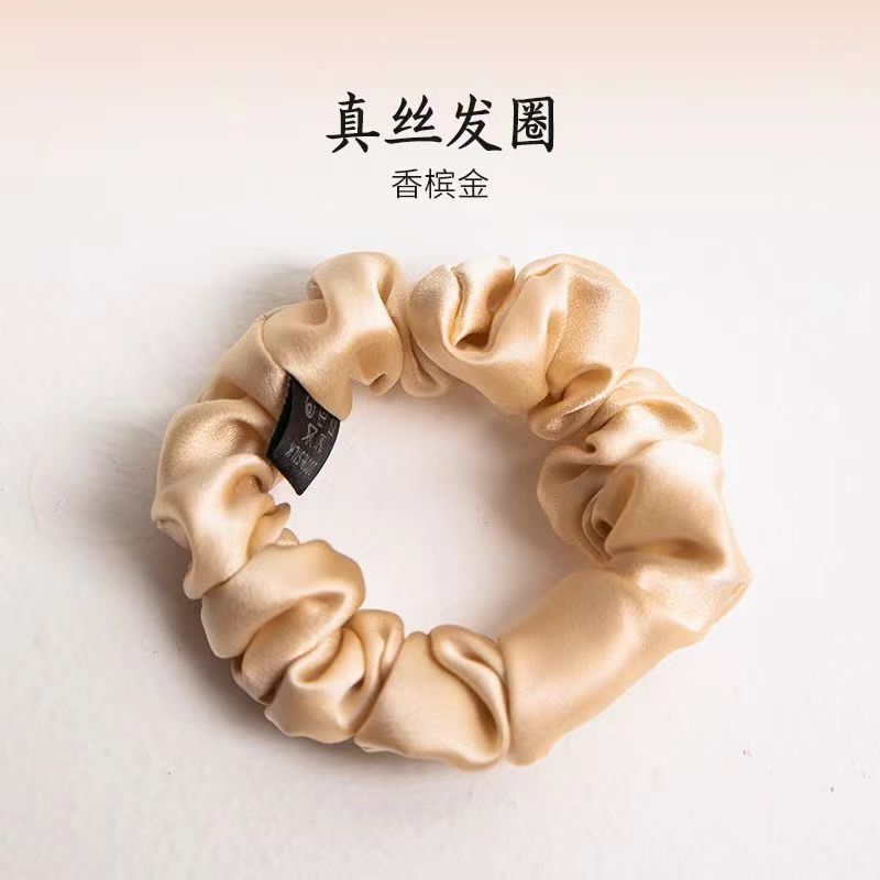 Korean-style hair accessories, fashionable silk large intestine hair bands, silk hair ropes, high-end silk hair bands, Binhan accessories 099 Application Scenario