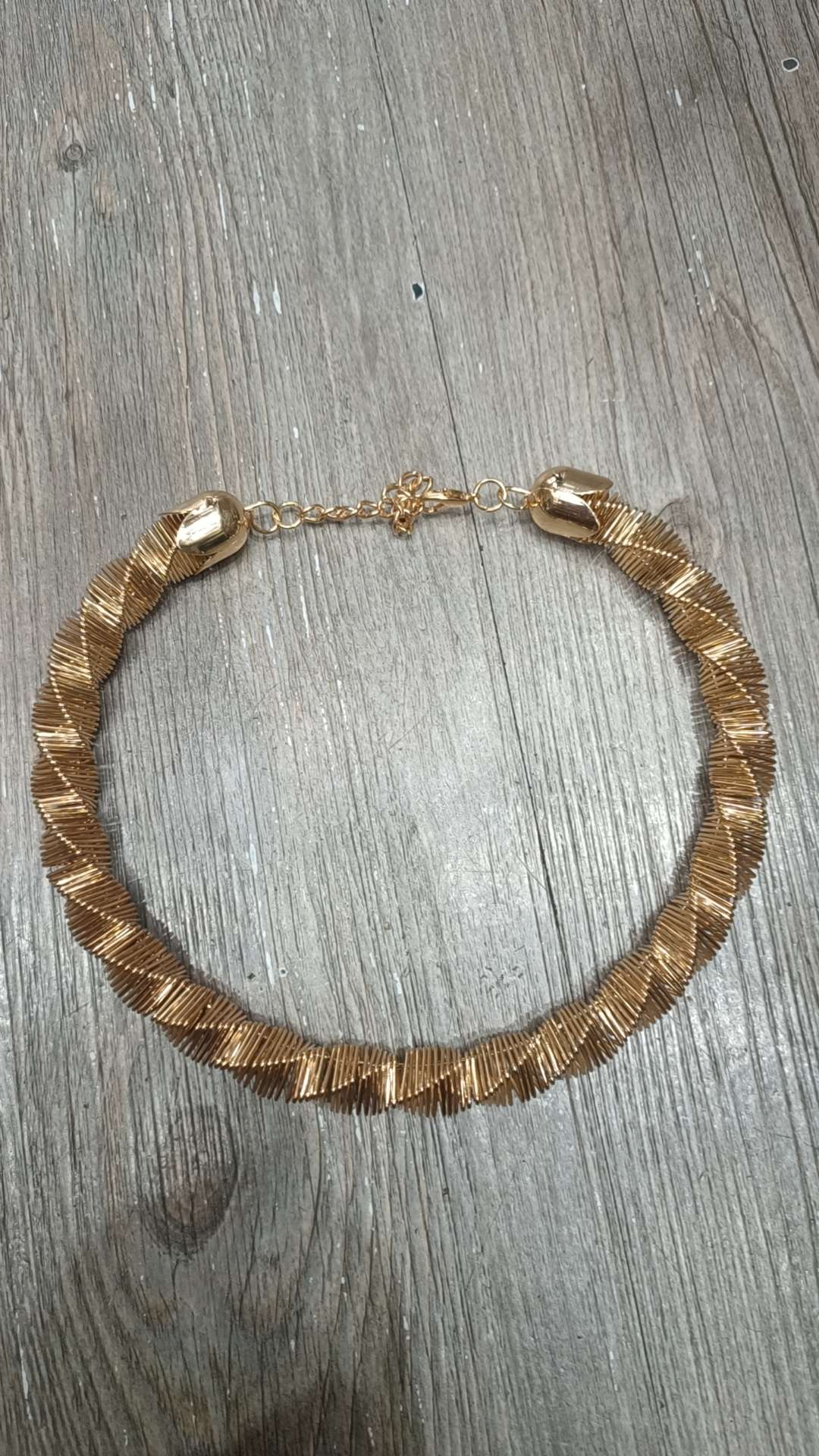 扭扭弹簧时尚项圈