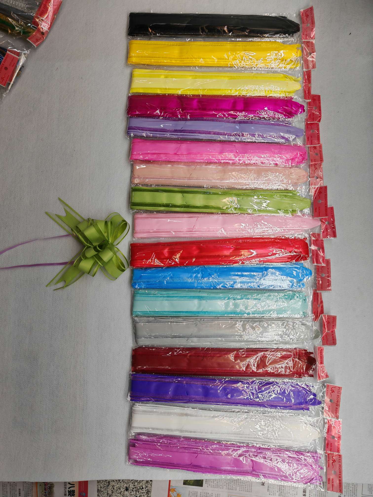 Golden-edge lace flower packaging paper Item Picture
