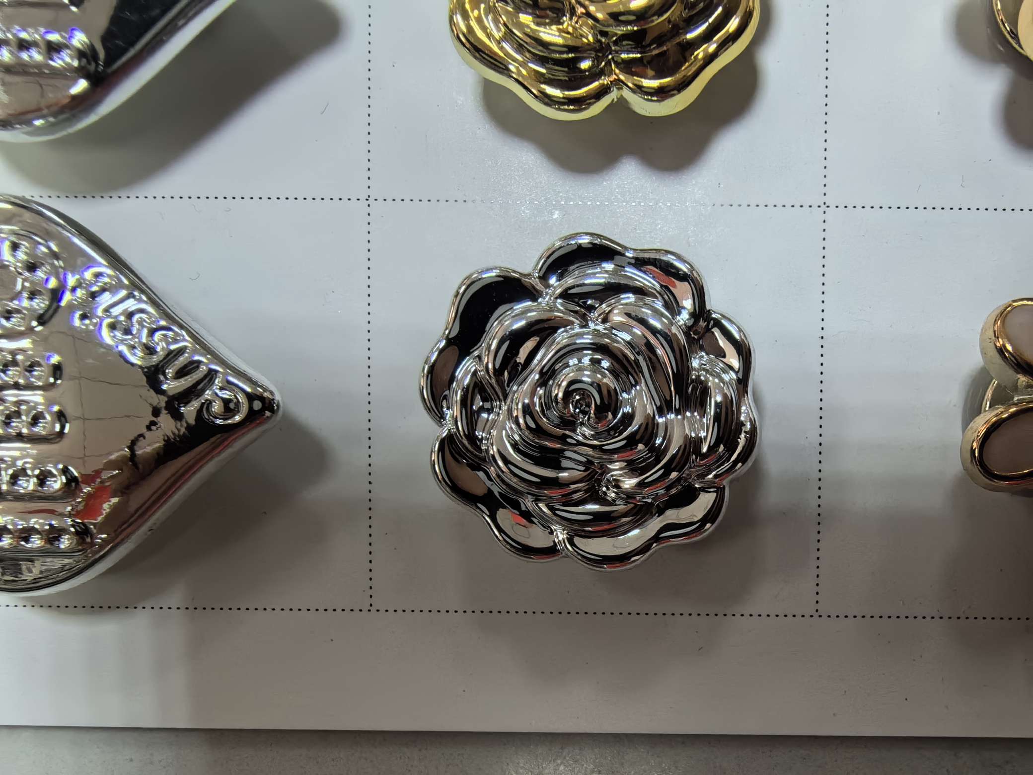 Crocs accessory rose