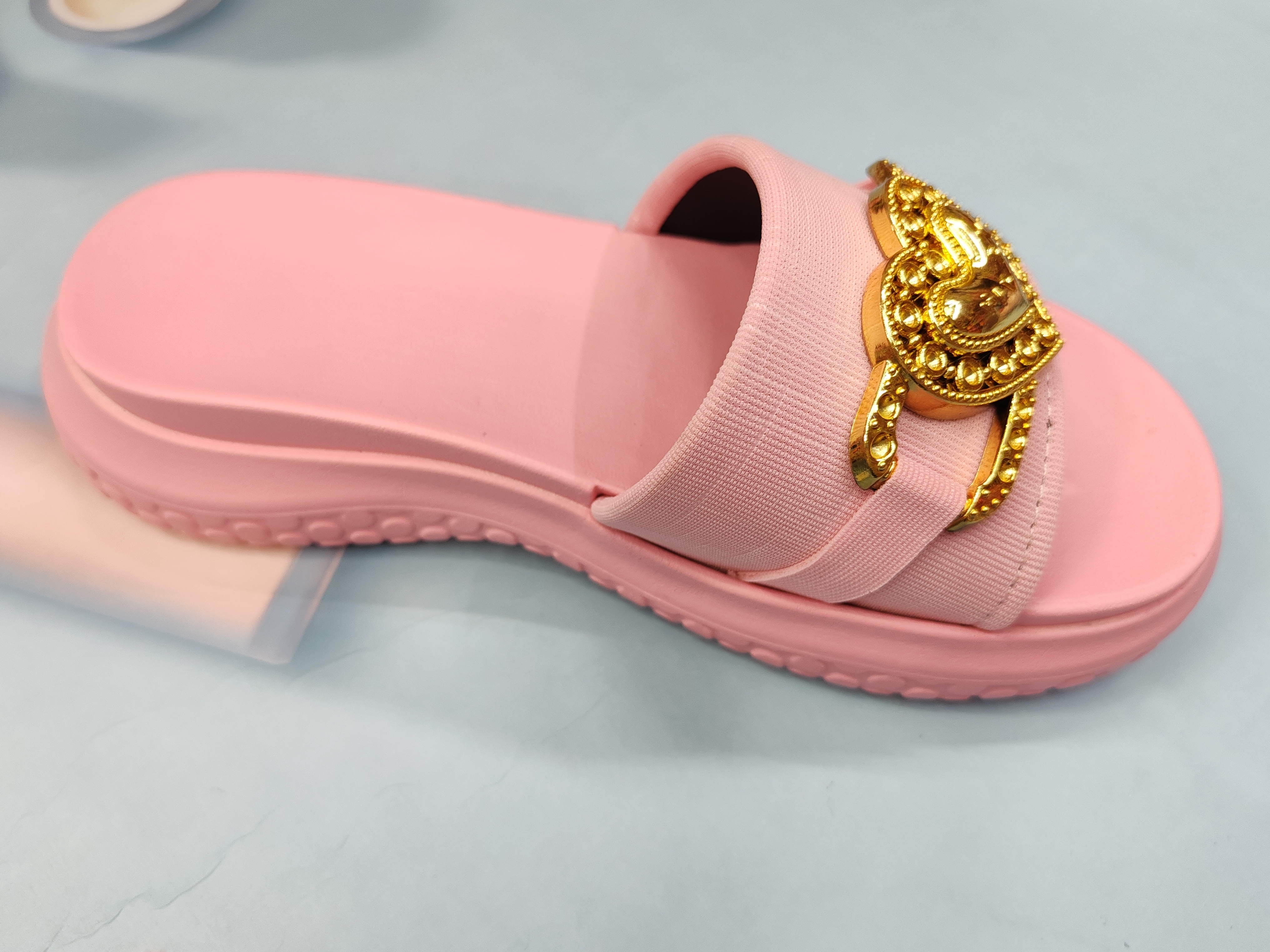 Zapatillas de plataforma gruesa para mujeres 2024 nueva moda de verano en el exterior fabulosa zapatilla fresca details Picture