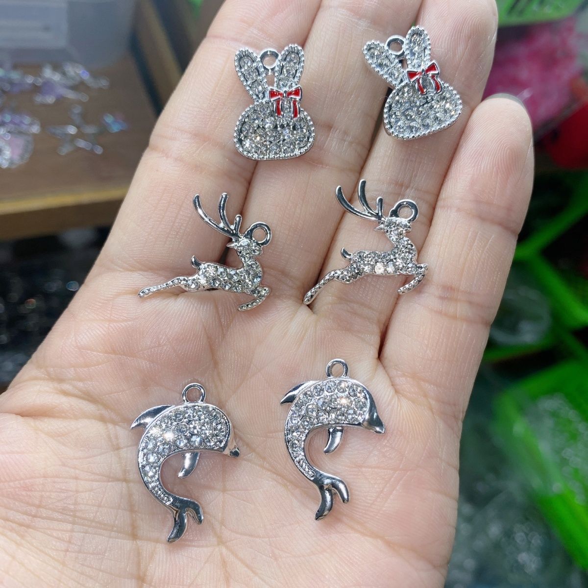 Exquisite and cute little animal rabbit alloy color-preserving pendant accessories, handcrafted bracelet necklace earrings, diy materials