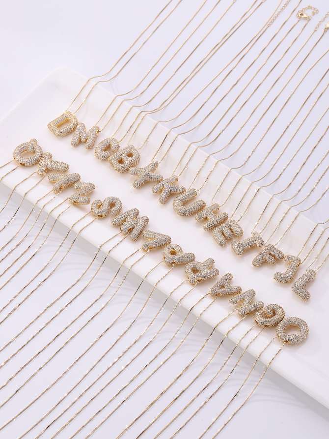 Cross-border micro-inlaid zircon 26-letter pendant necklace, copper-plated 18K gold, fashionable and versatile classic accessory Specification image