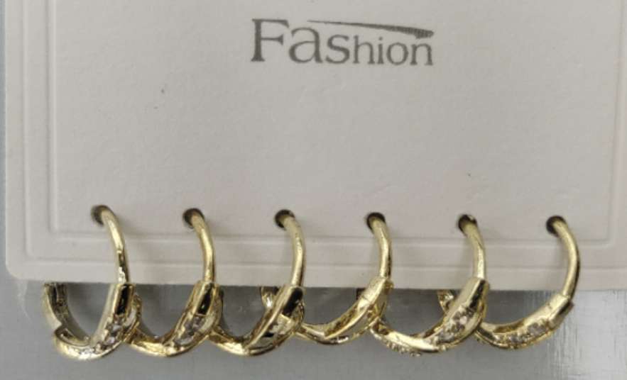 Earrings Application Scenario