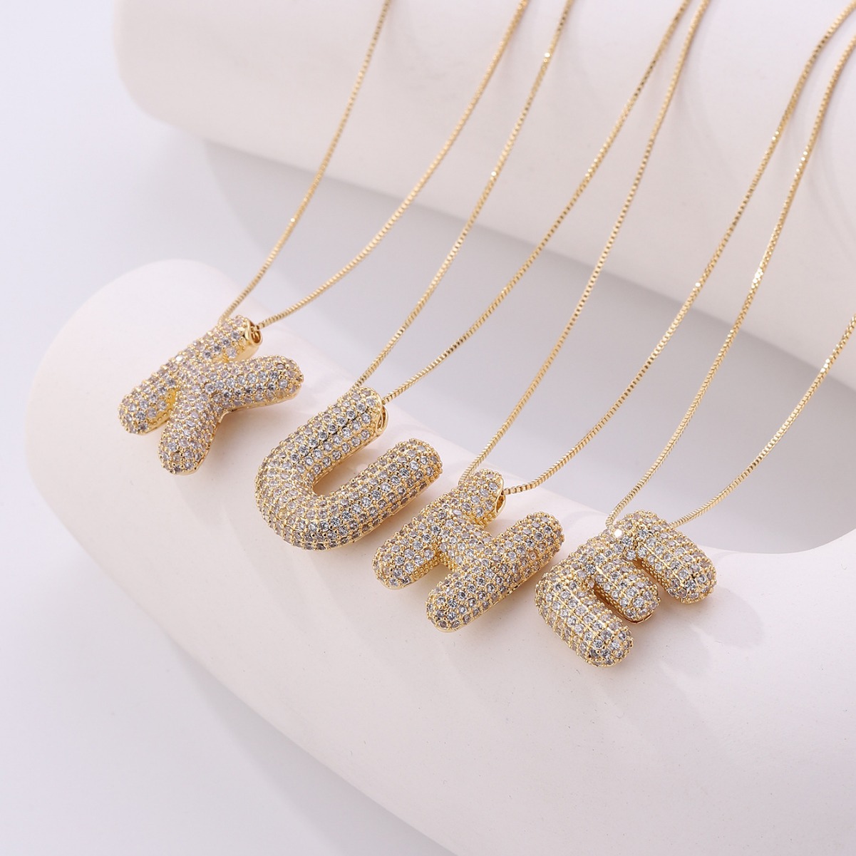 Cross-border micro-inlaid zircon 26-letter pendant necklace, copper-plated 18K gold, fashionable and versatile classic accessory