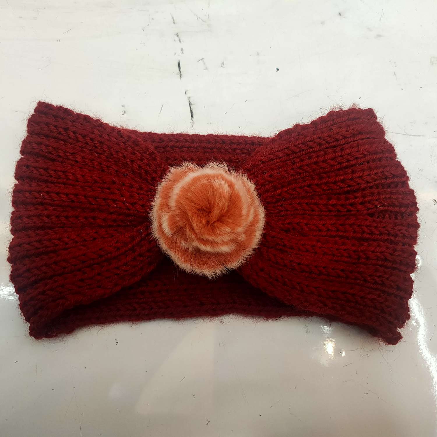 New fashionable and trendy hair accessories are the top choice for ladies. Knitted hair bands, knitted hair bands details Picture
