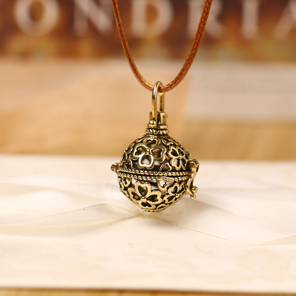 Panda-themed Thangka style mobile phone chain, keychain, pendant, accessory, exquisite small item, decorative accessory, accessory, cute and creative gift