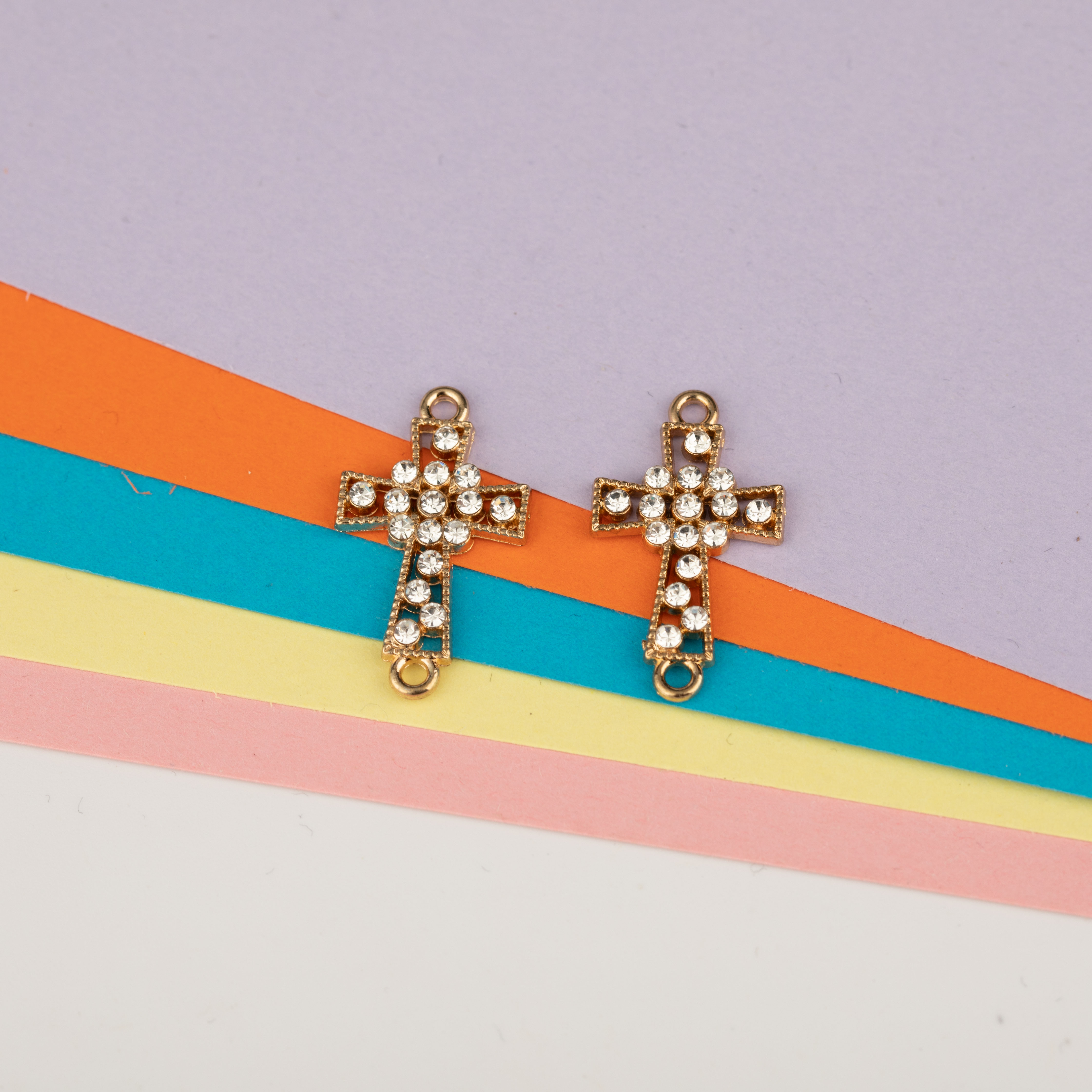 Alloy accessories, jewelry accessories, diy earrings, pendants, chains, bracelets, European and American style, cute crosses Application Scenario