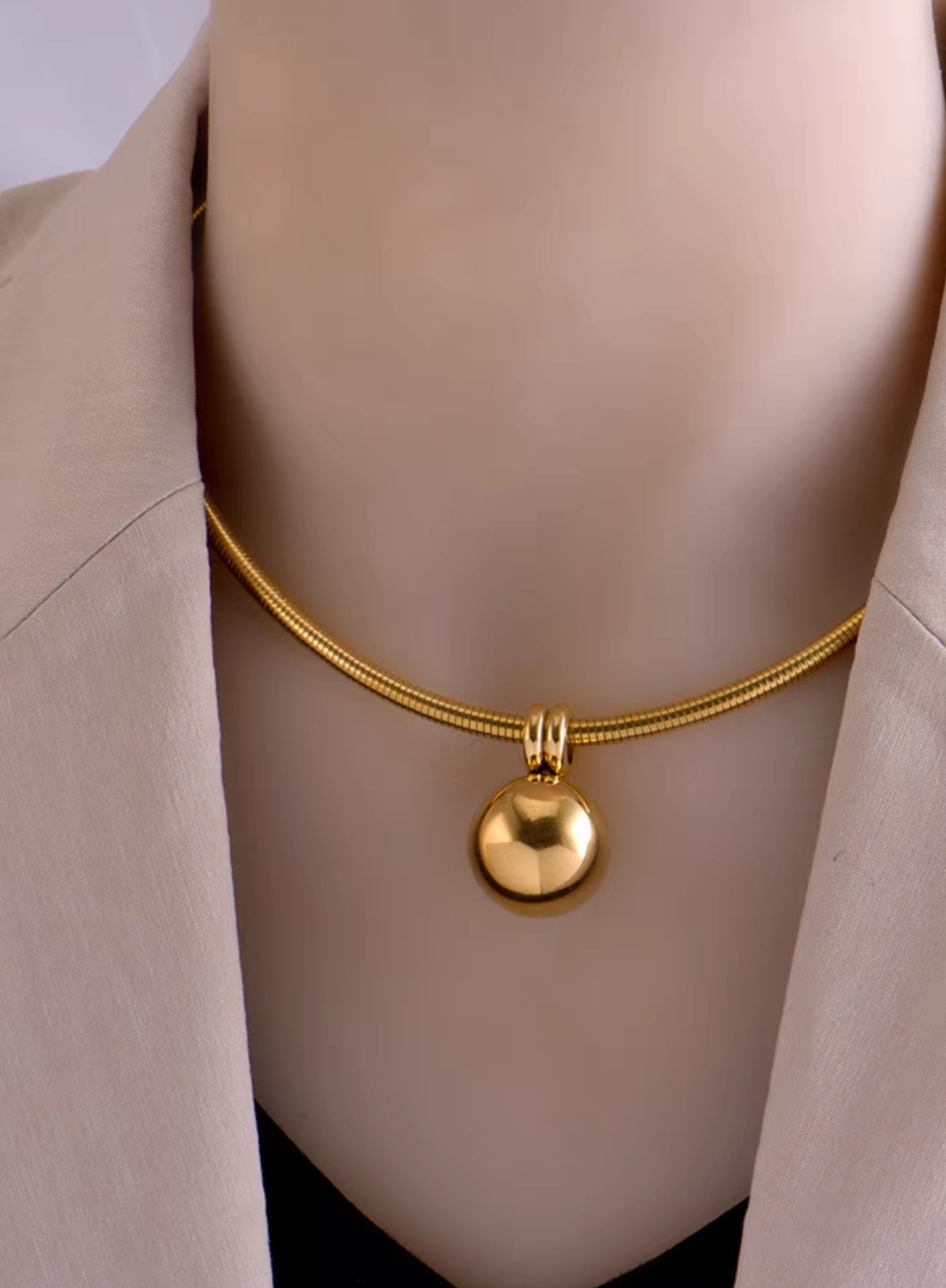 Titanium steel non-fading necklace, ins European and American style exaggerated and unique neckband, women's niche design collarbone chain neck chain