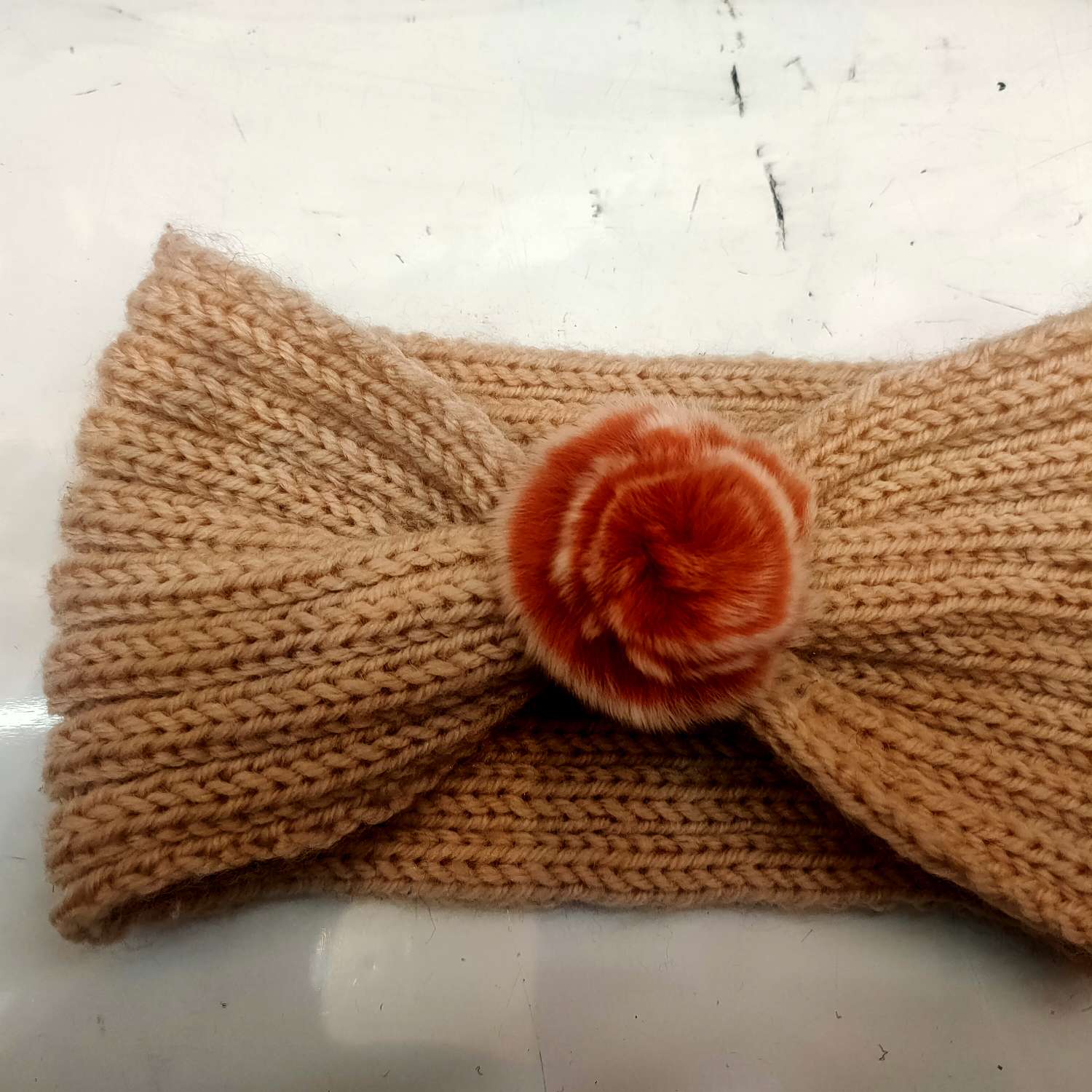 New fashionable and trendy hair accessories are the top choice for ladies. Knitted hair bands, knitted hair bands Item Picture