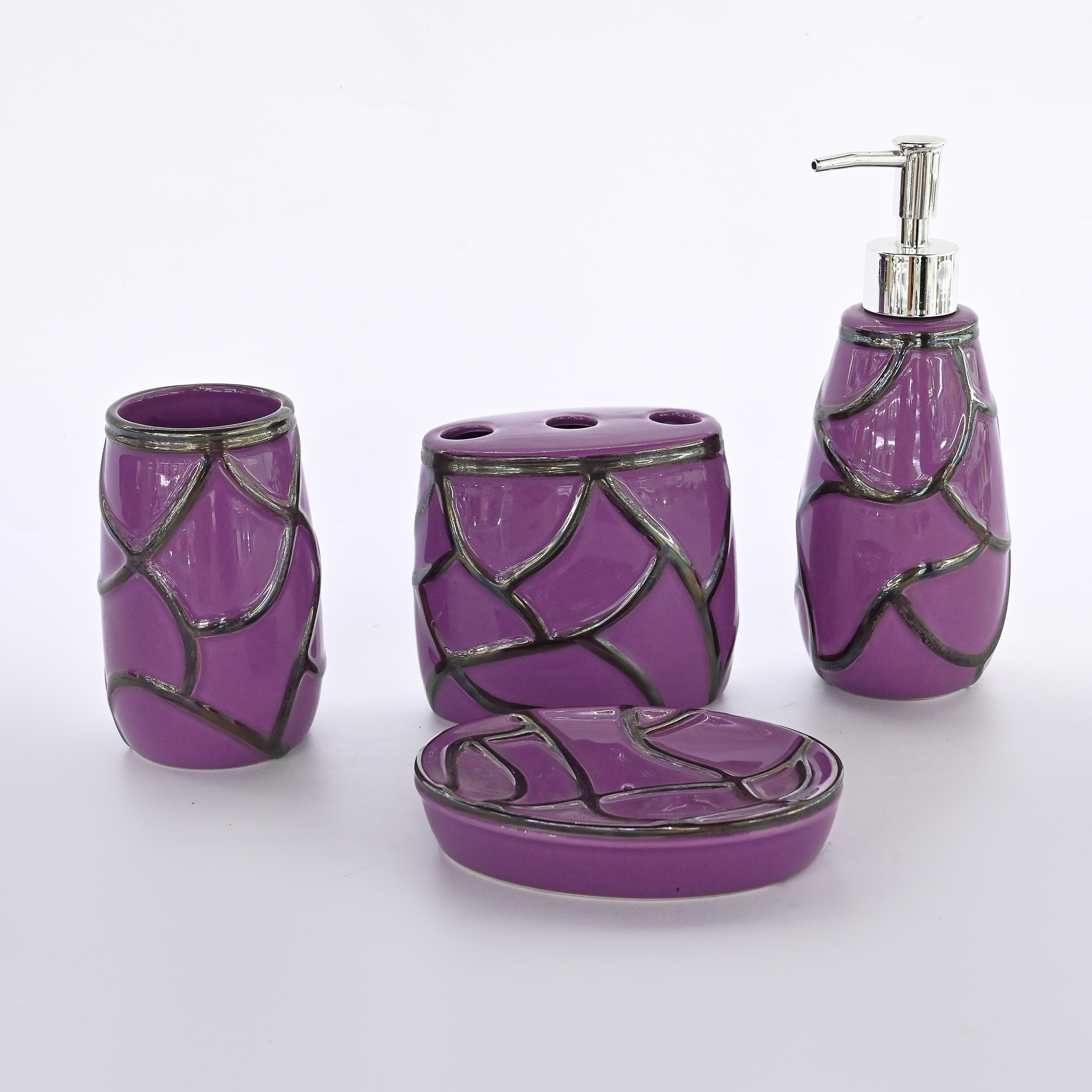 A complete set of high-end ceramic bathroom fixtures, including shower curtains, soap dispensers, and bathroom shelves for organizing and storing high-quality ceramic bathroom products details Picture