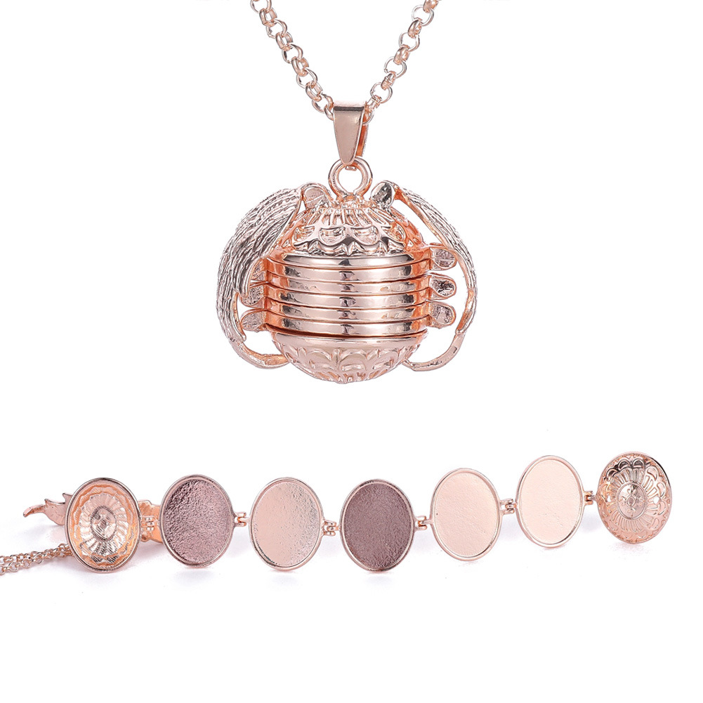 Panda-themed Thangka art ornaments, pendants, mobile phone chains, keychains, pendants, exquisite, cute and creative gift decorations Application Scenario