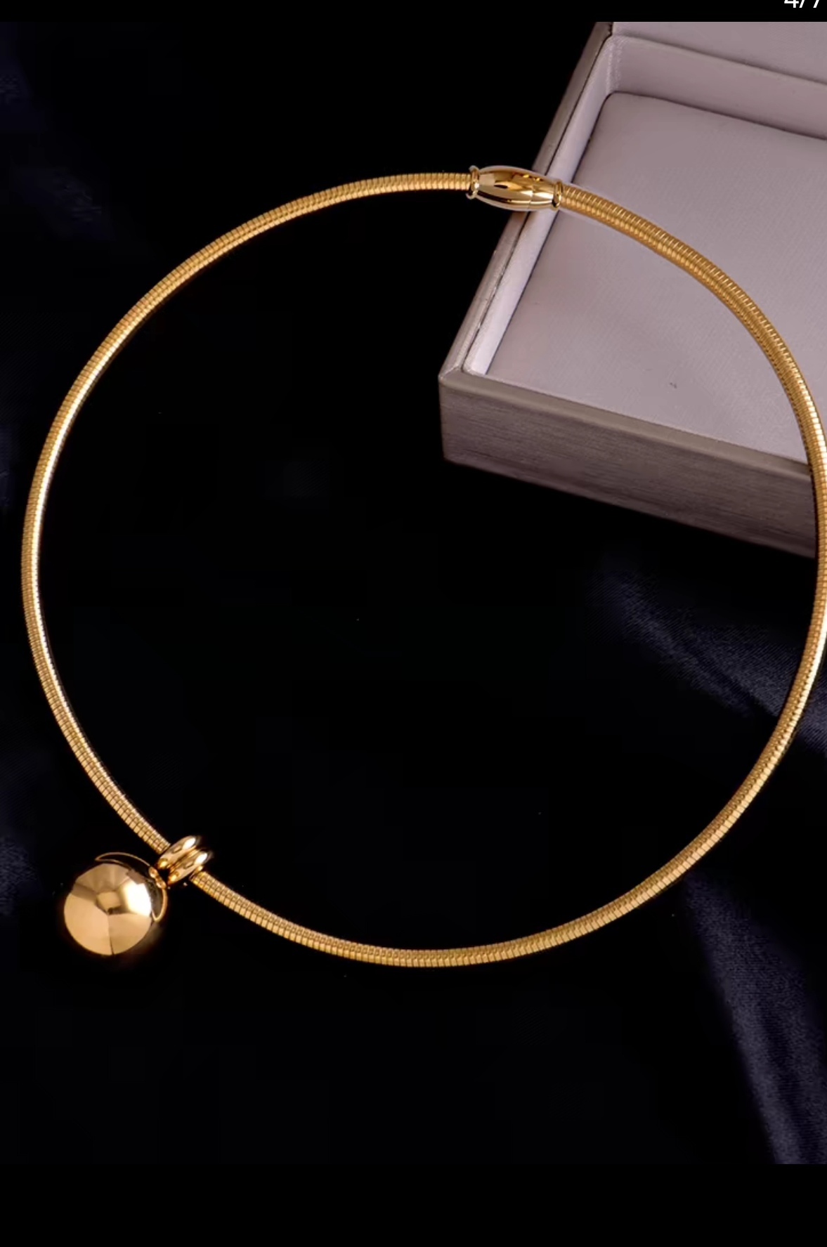 Titanium steel non-fading necklace, ins European and American style exaggerated and unique neckband, women's niche design collarbone chain neck chain Application Scenario