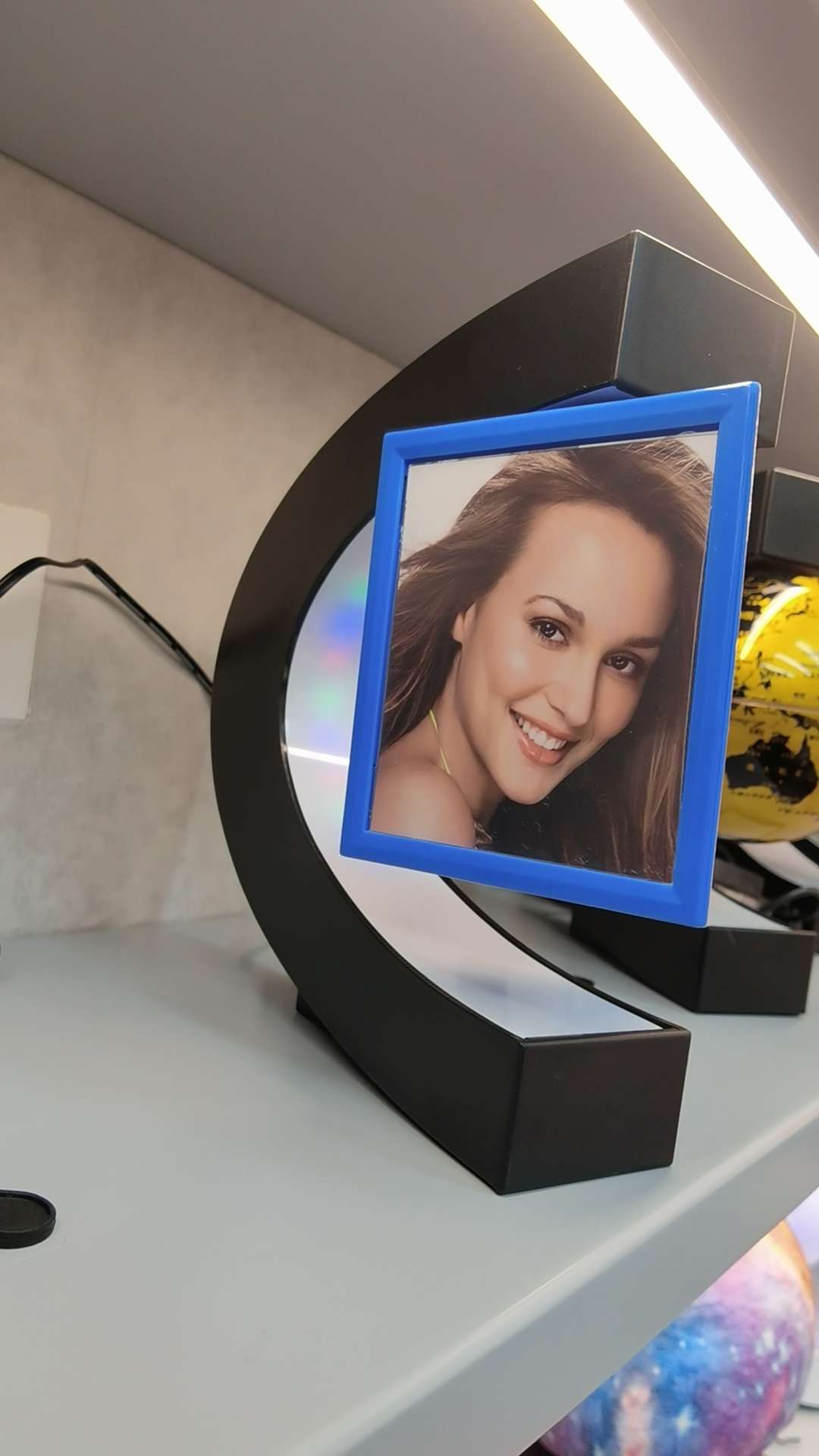 Creative book lamps, touch heart-shaped crystal balls, handicrafts, wind lamps, kerosene lamps, styles, souvenirs, gifts, selected high-end artworks, and presents Item Picture