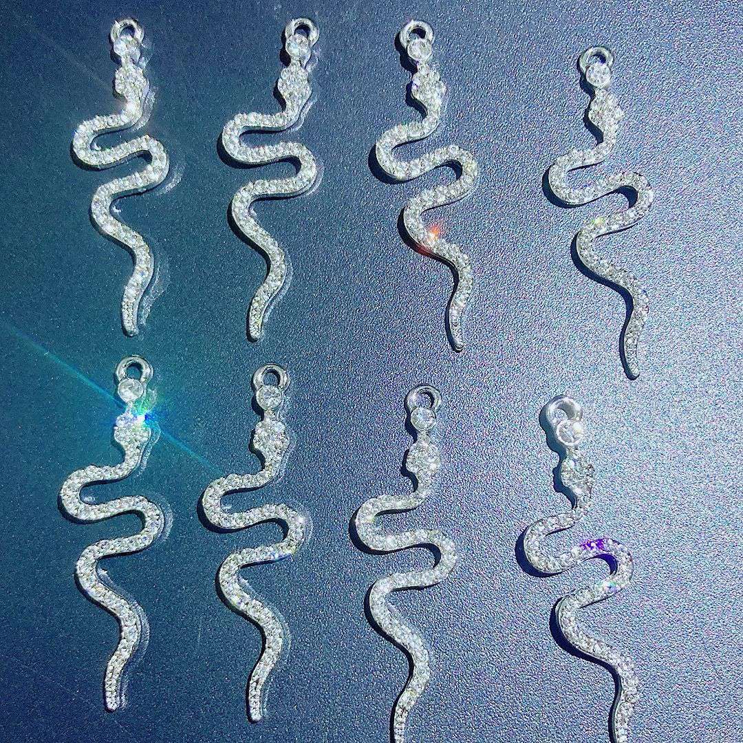 Personalized water diamond snake material jewelry pendants, diy handcrafted jewelry necklaces, earrings, pendants, handcrafted accessories