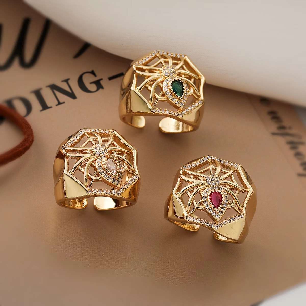 铜镶锆石蜘蛛戒指111111111412414111111