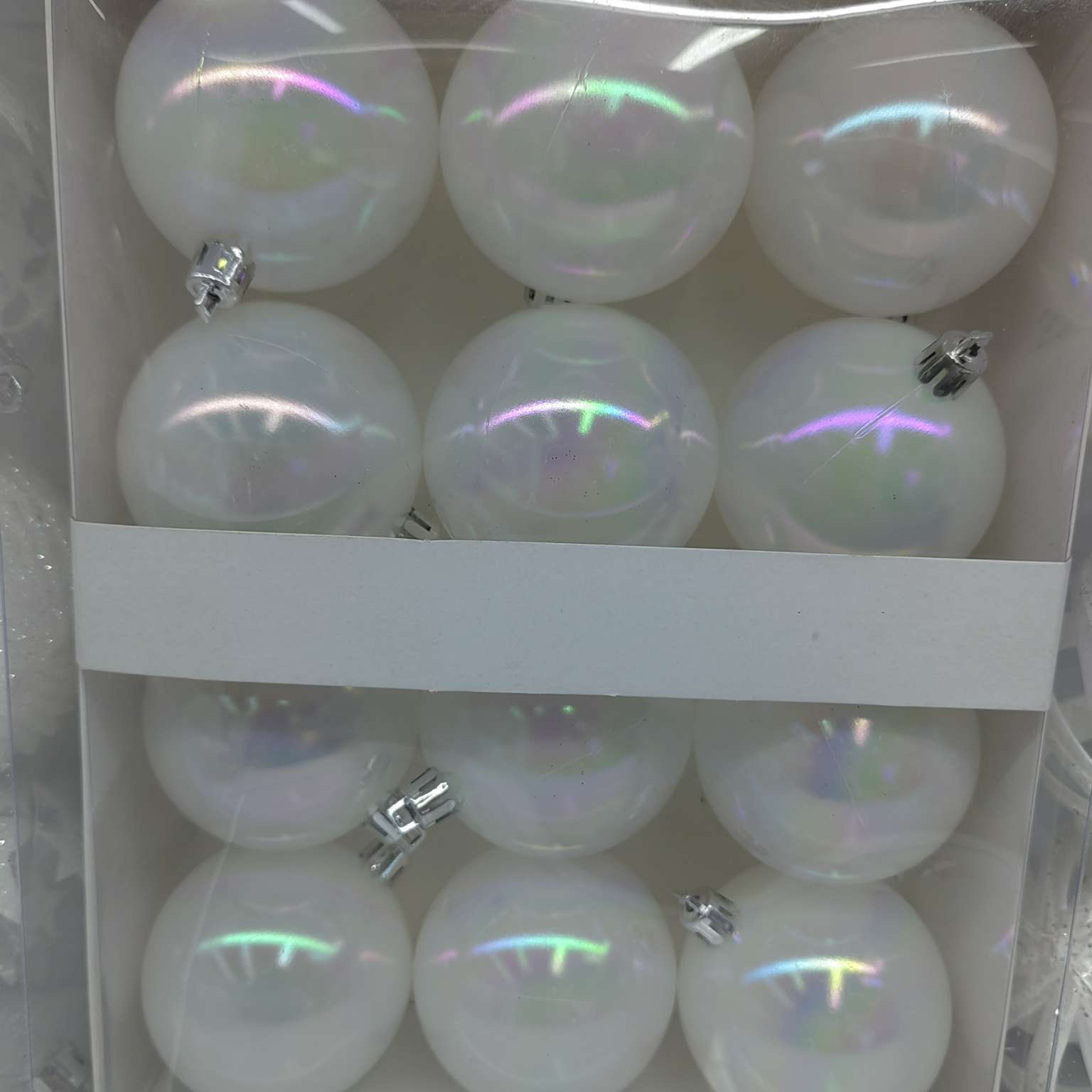 The transparent seven-color ball is six centimeters long