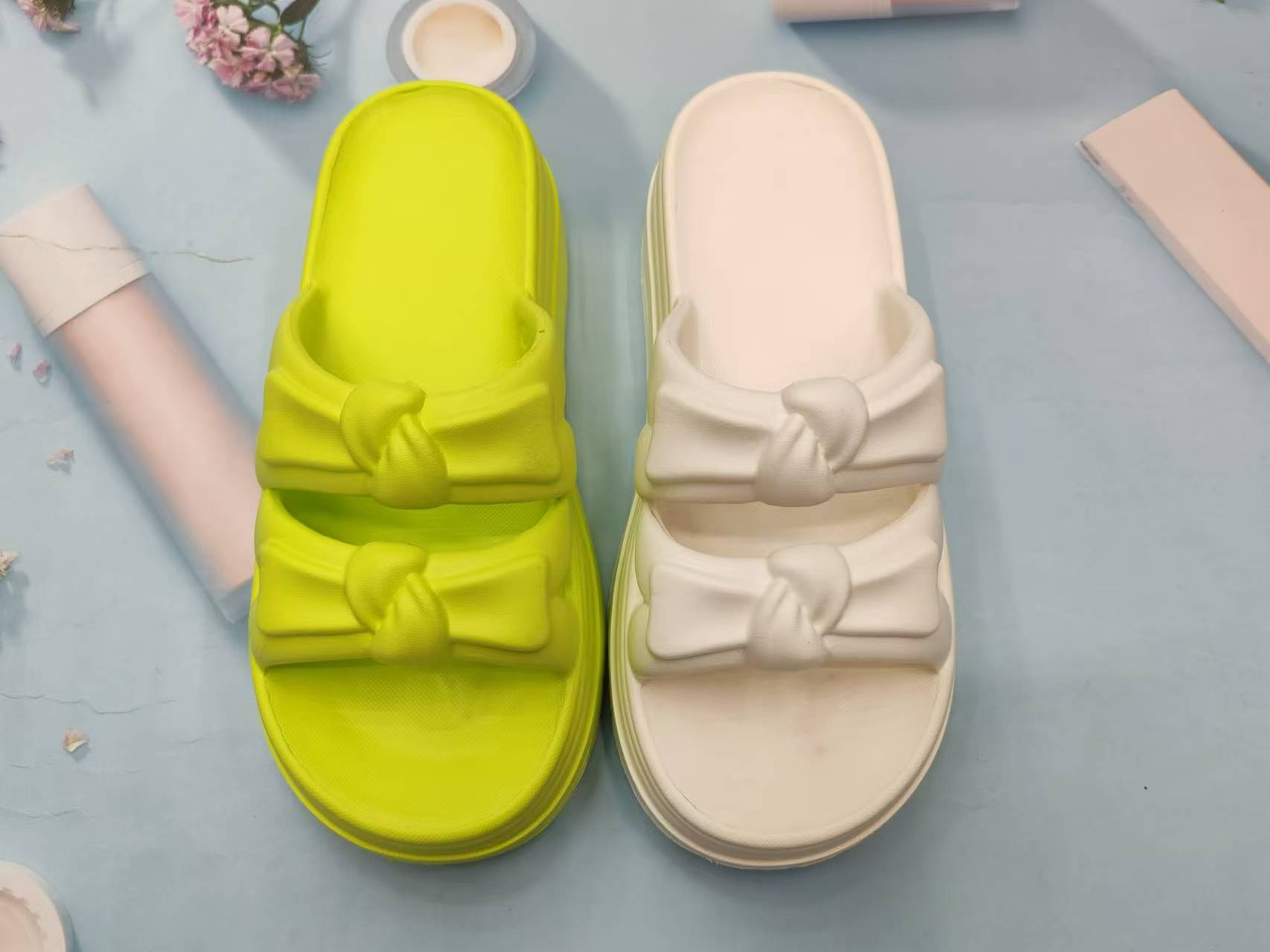 Summer fashion wear women's slippers design sense
