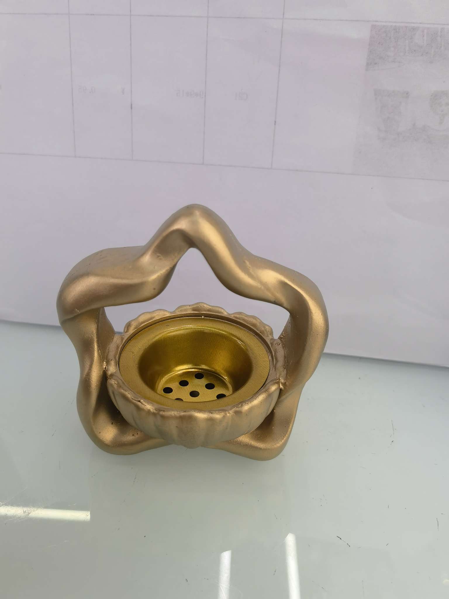 阿拉伯风格香熏炉 工艺品礼品 香炉工艺品 橄榄核隔片设计 十字架香炉精致工艺

香炉工艺品产品图