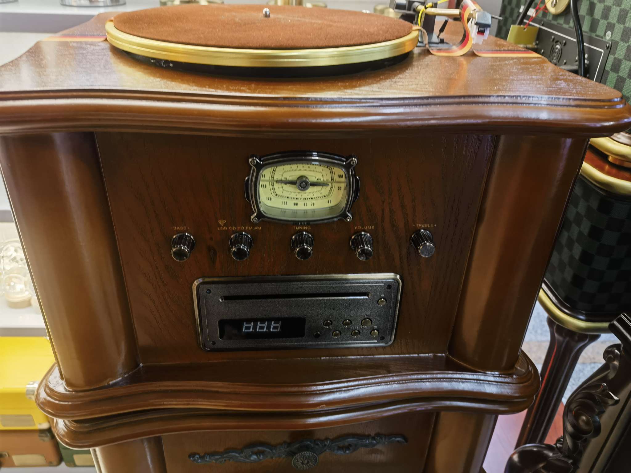 American X1 gramophone, retro gramophone, light luxury style, high-end gift radio, Bluetooth speaker, CD, vinyl record, grand copper speaker Application Scenario