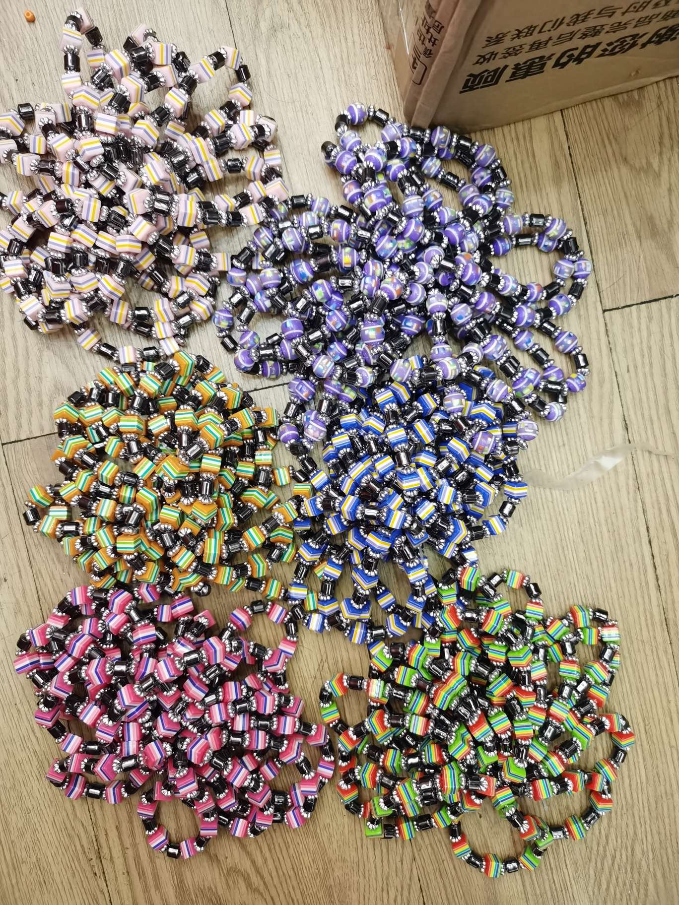 四方树脂条纹系列手链手串， 高档饰品， 手饰首饰 。精美手串手链， 黑胆石元素饰品 ，纯手工编织饰品手串手链手串手链细节图