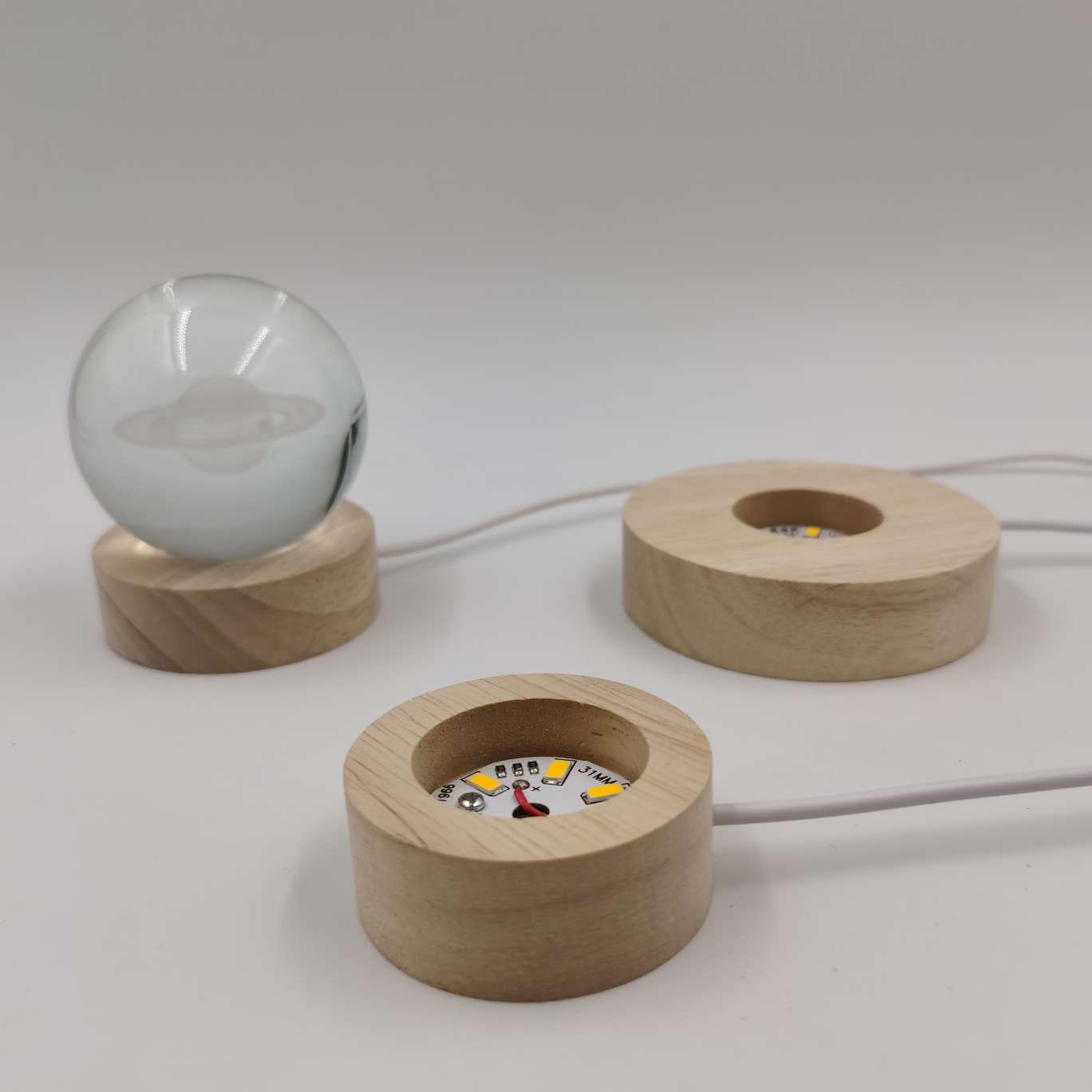 Solid wood LED night light base, acrylic DIY lighting fixture base, round gift base, round crystal ball, solid wood luminous base, led lighting, aromatherapy night light, mini home Application Scenario