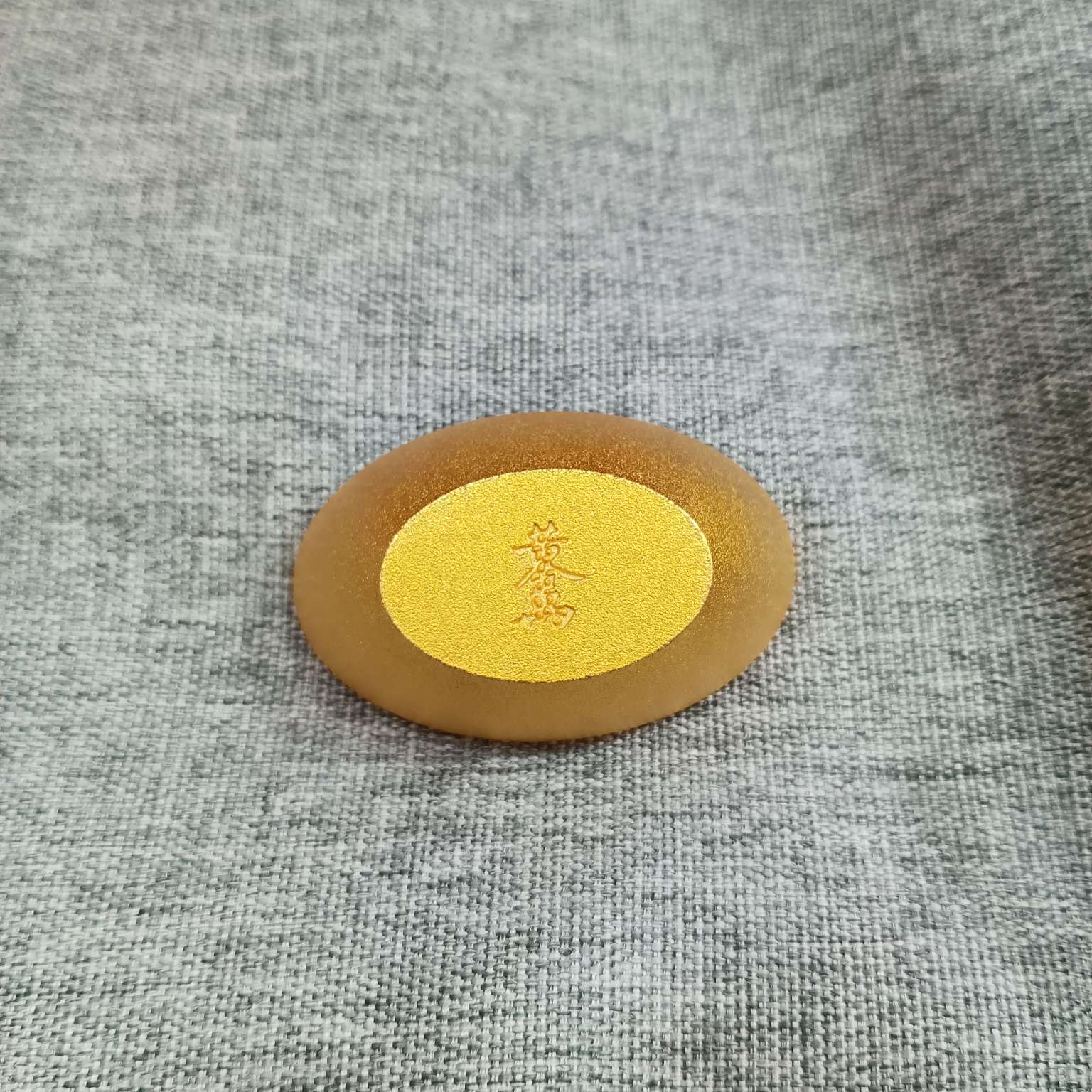 A gold ingot for wealth attraction hand-held ornament, a ten-thousand-tael gold ingot, measuring six centimeters detail image 6