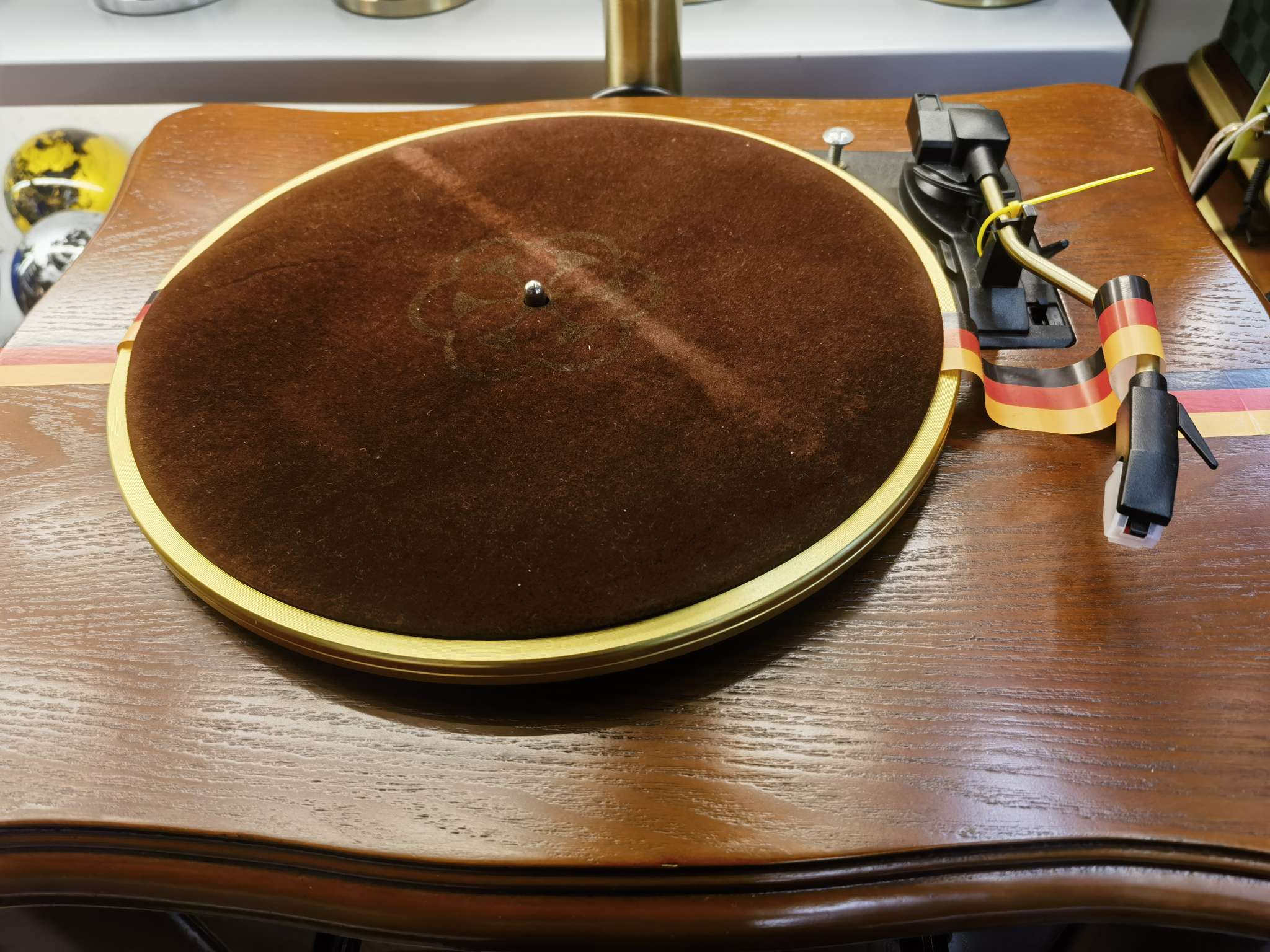 American X1 gramophone, retro gramophone, light luxury style, high-end gift radio, Bluetooth speaker, CD, vinyl record, grand copper speaker Item Picture