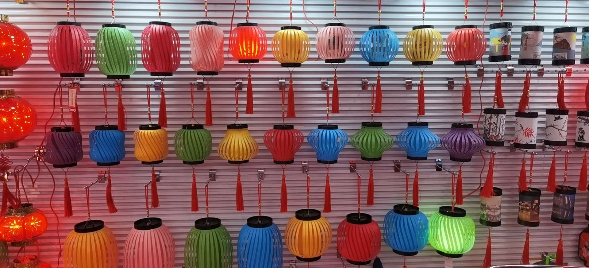 Entrepreneurial children's painting, music, handicrafts, colorful lanterns Specification drawing