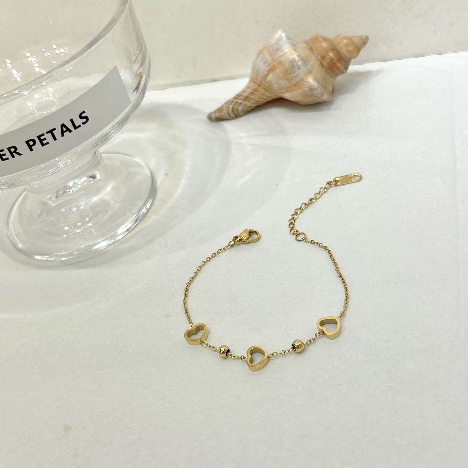 A simple and new titanium steel heart bracelet