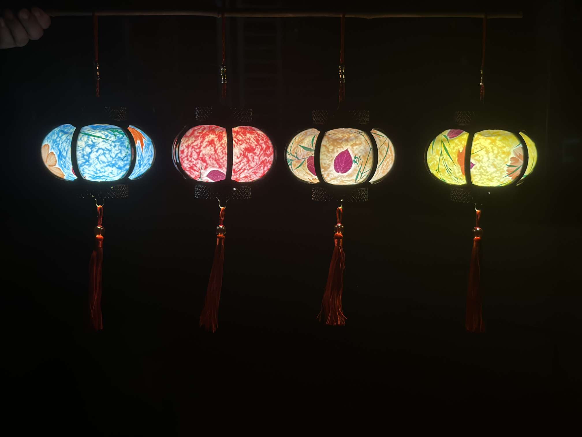 Simulated plastic handicrafts, antique plastic lanterns, music hand-held classical children's toys detail image 2