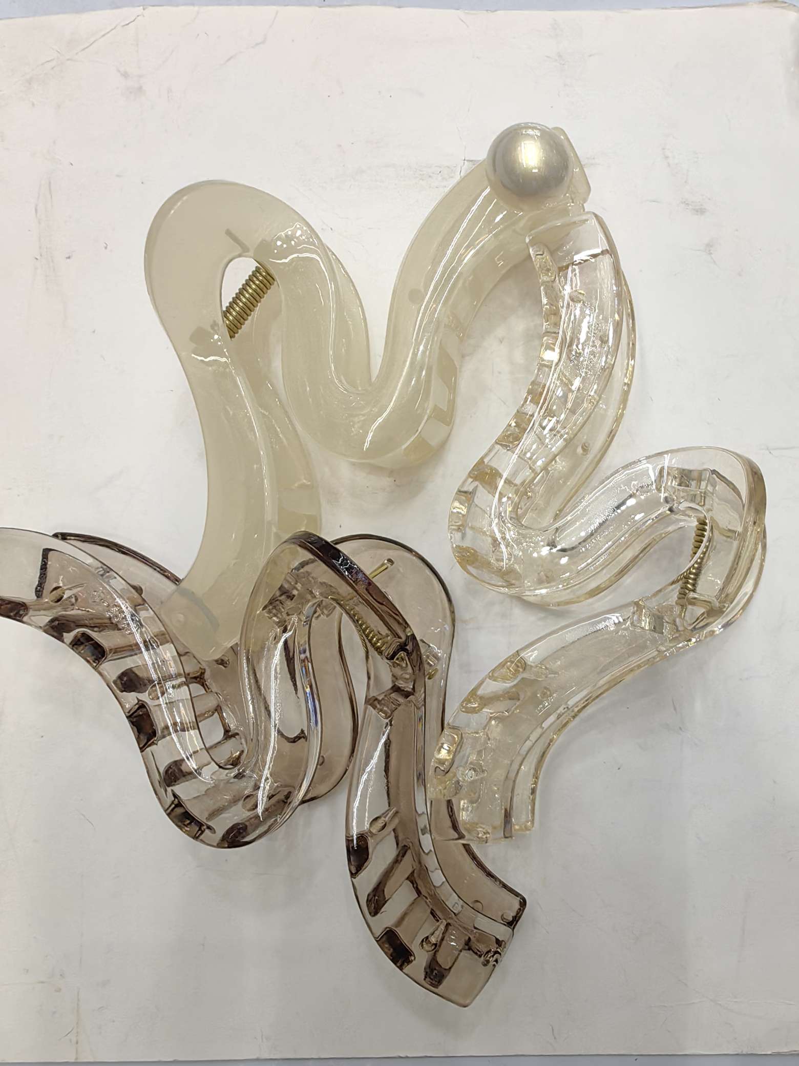 New bestseller, fashionable and trendy lightning-shaped pearl large claw clip, bright claw clip, updo and elegant claw clip head accessory Specification image