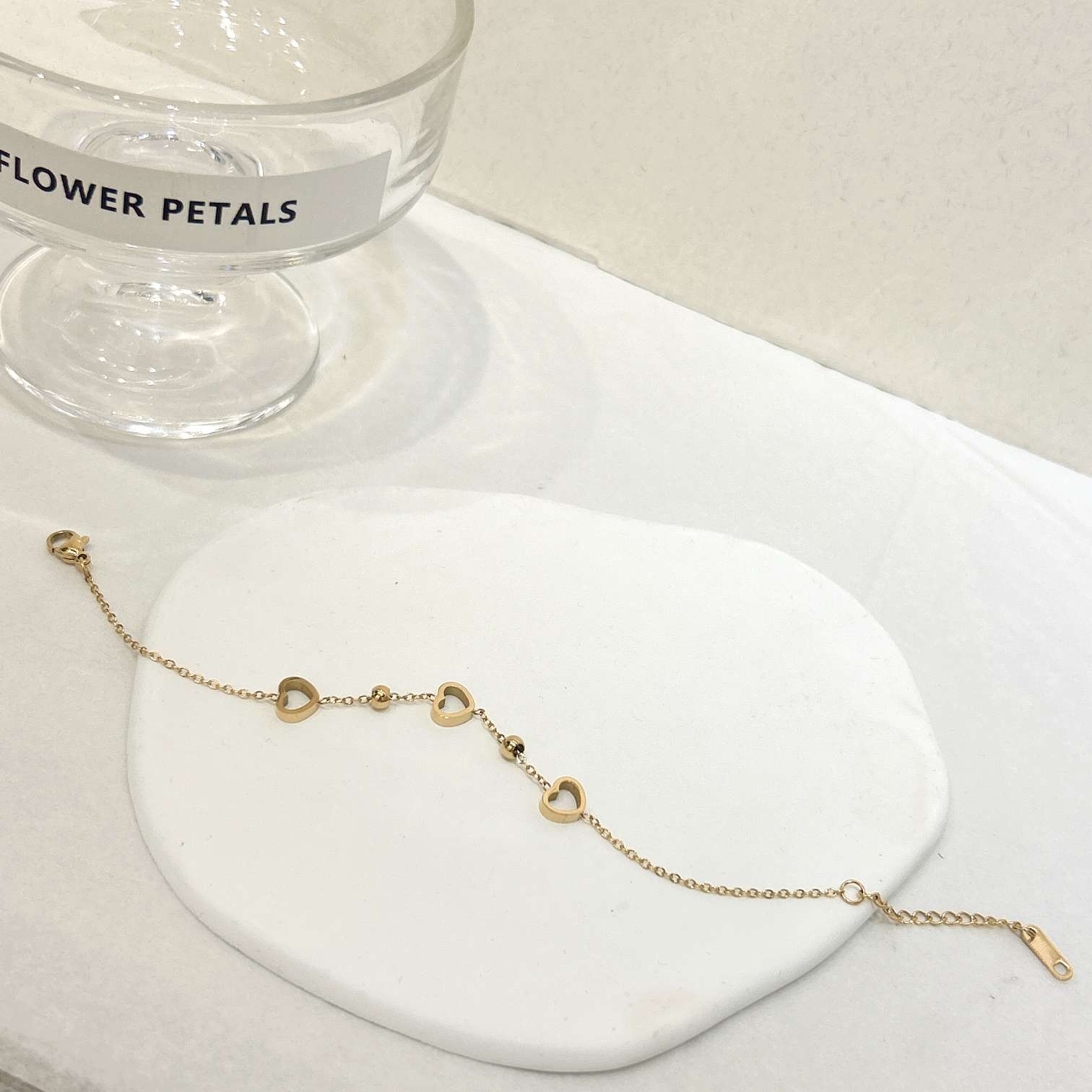 A simple and new titanium steel heart bracelet Specification image