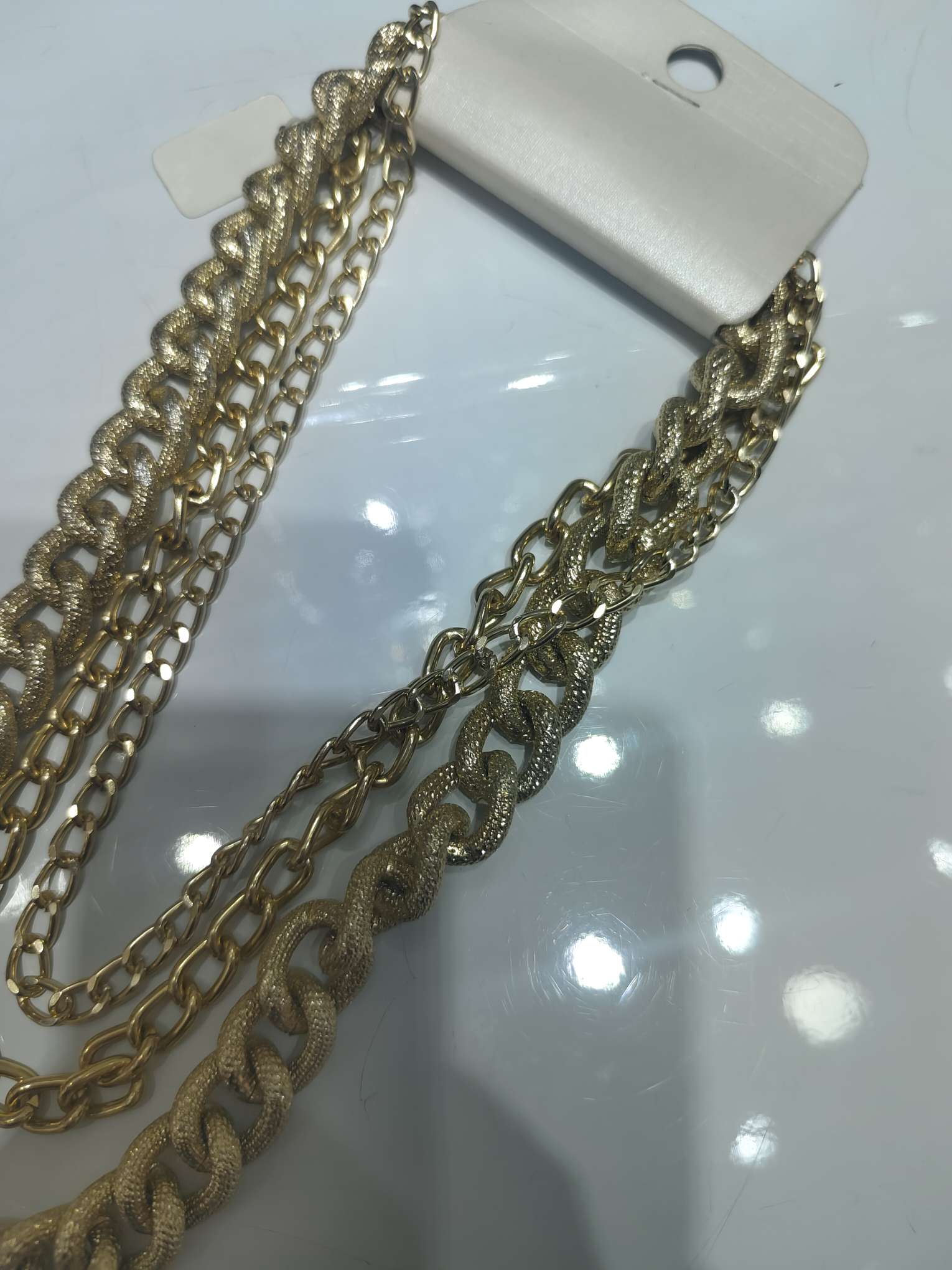 Exaggerated metal necklaces, elegant ladies' necklaces, simple, fashionable and exquisite gift jewelry Specification image