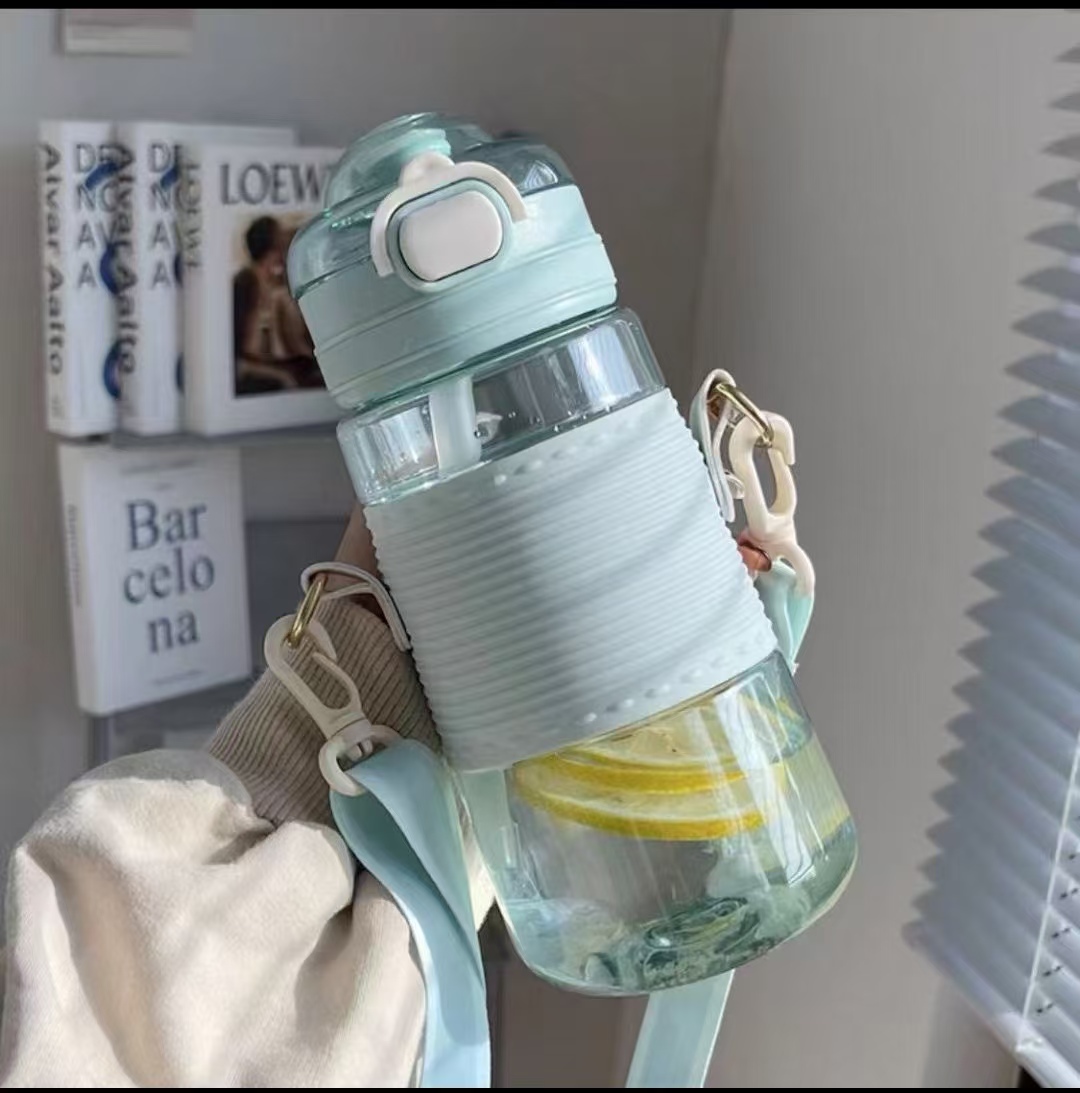 EYUN Yiyun Cute Student water Cup, Straw cup, girls' crossbody backpack water bottle, Plastic cup, portable 600ML children's cup details Picture