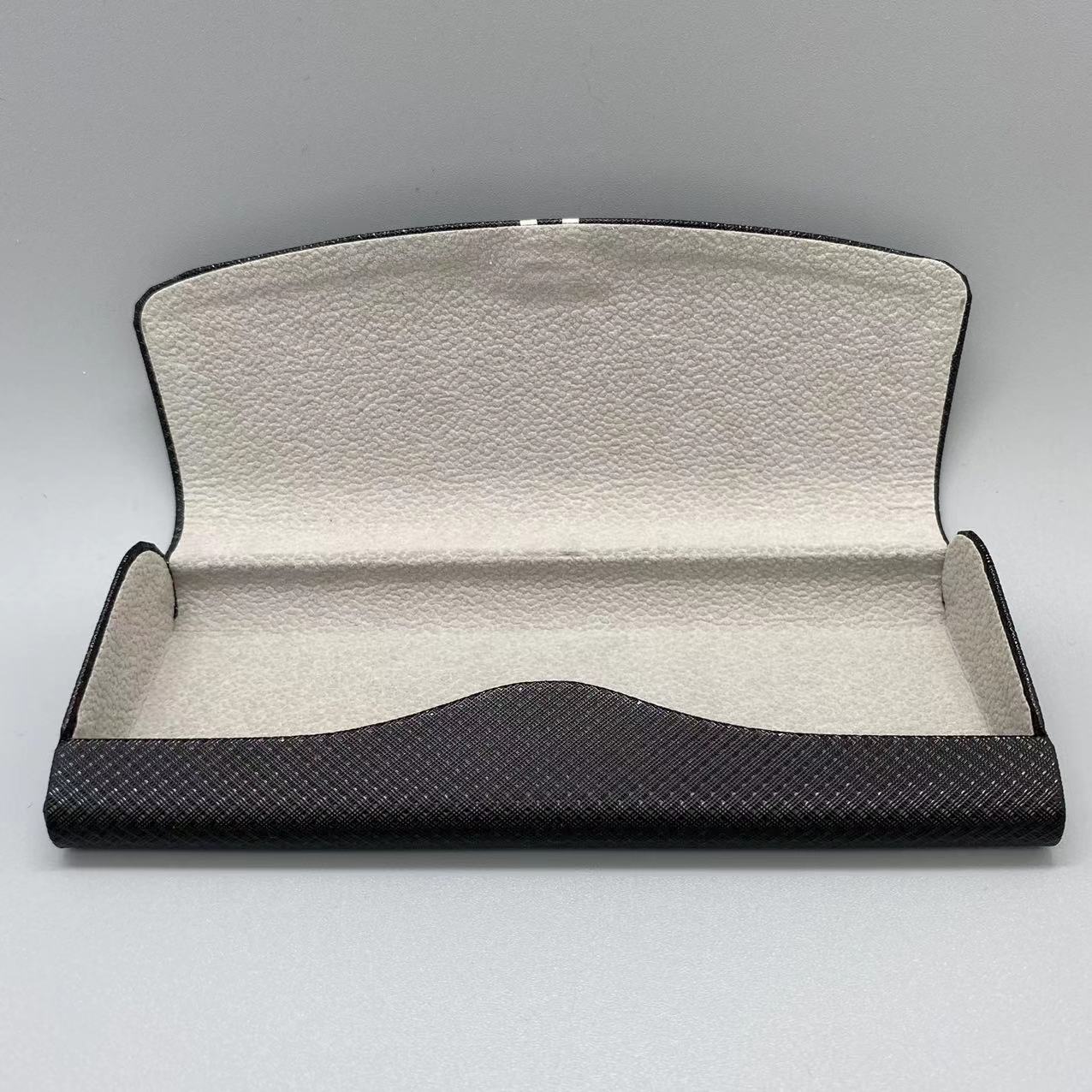 Fashionable eyewear case Application Scenario