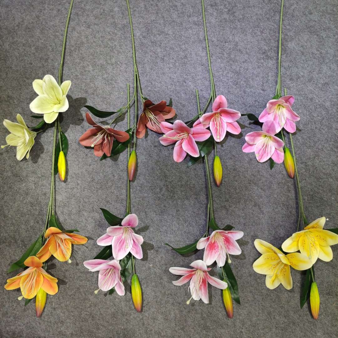 Artificial lily manufacturers wholesale various specifications of lilies, three-flower and one-bud artificial flowers, wedding decoration, home decoration and display Item Picture