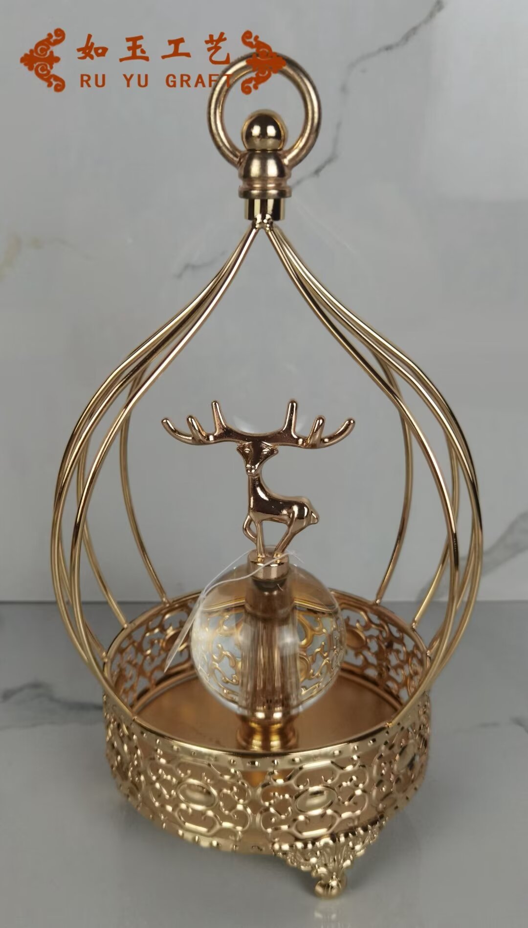 精美摆件小鹿有球必应的寓意。可以摆放客厅餐厅书房娱乐会所 酒柜和办公桌，还可以送礼品首先。它可以挂在家里每一个适合的地方