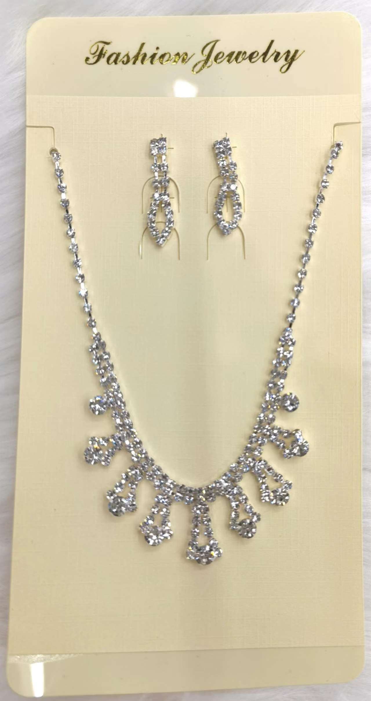 A set of two exquisite small diamond necklace earrings detail image 3