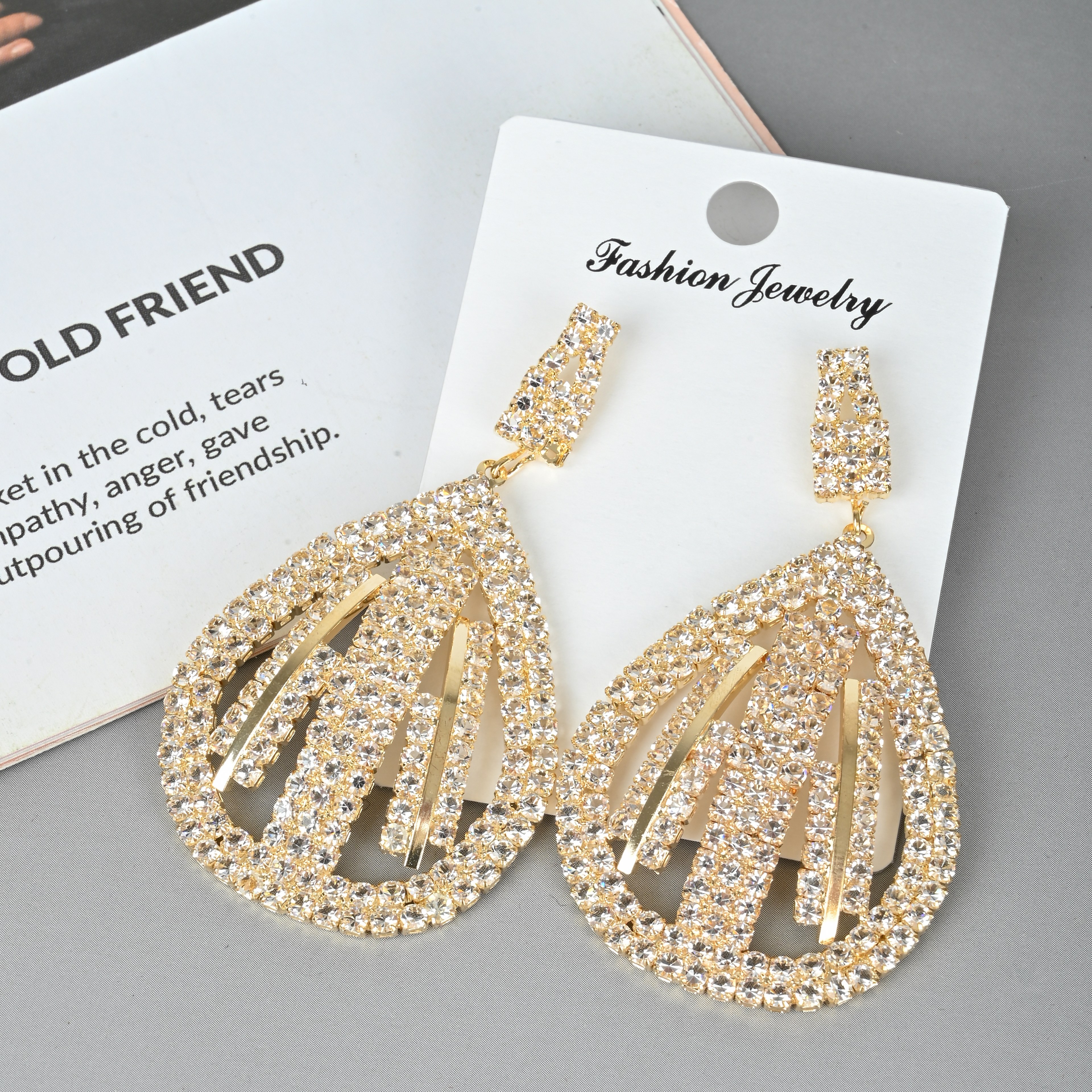 Work Earrings European And American Exaggerated Earrings Female Geometry Full Drill Claw Chain Cross-Border Bridal Jewelry Application Scenario