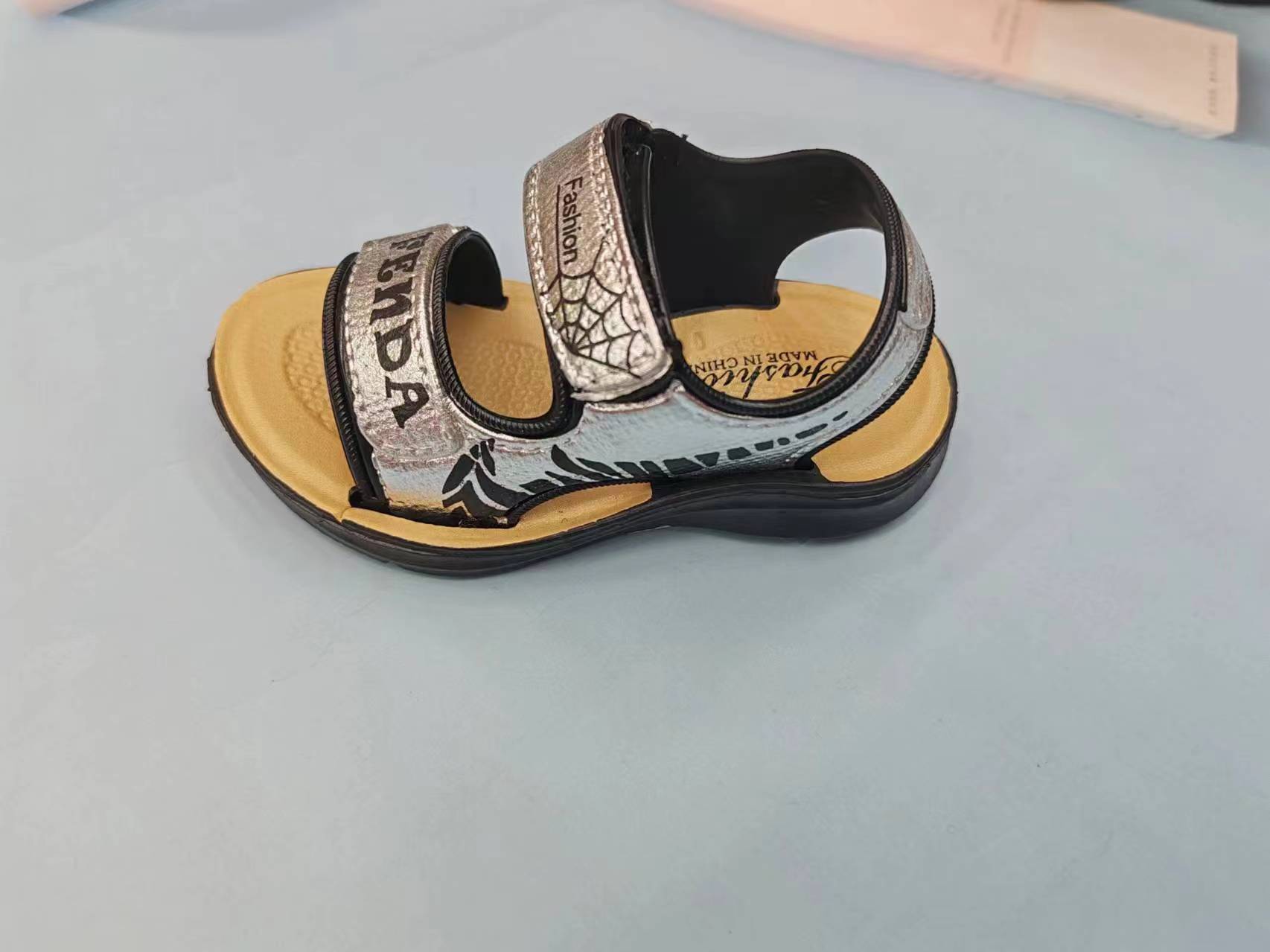 Children's fashionable summer sandals details Picture