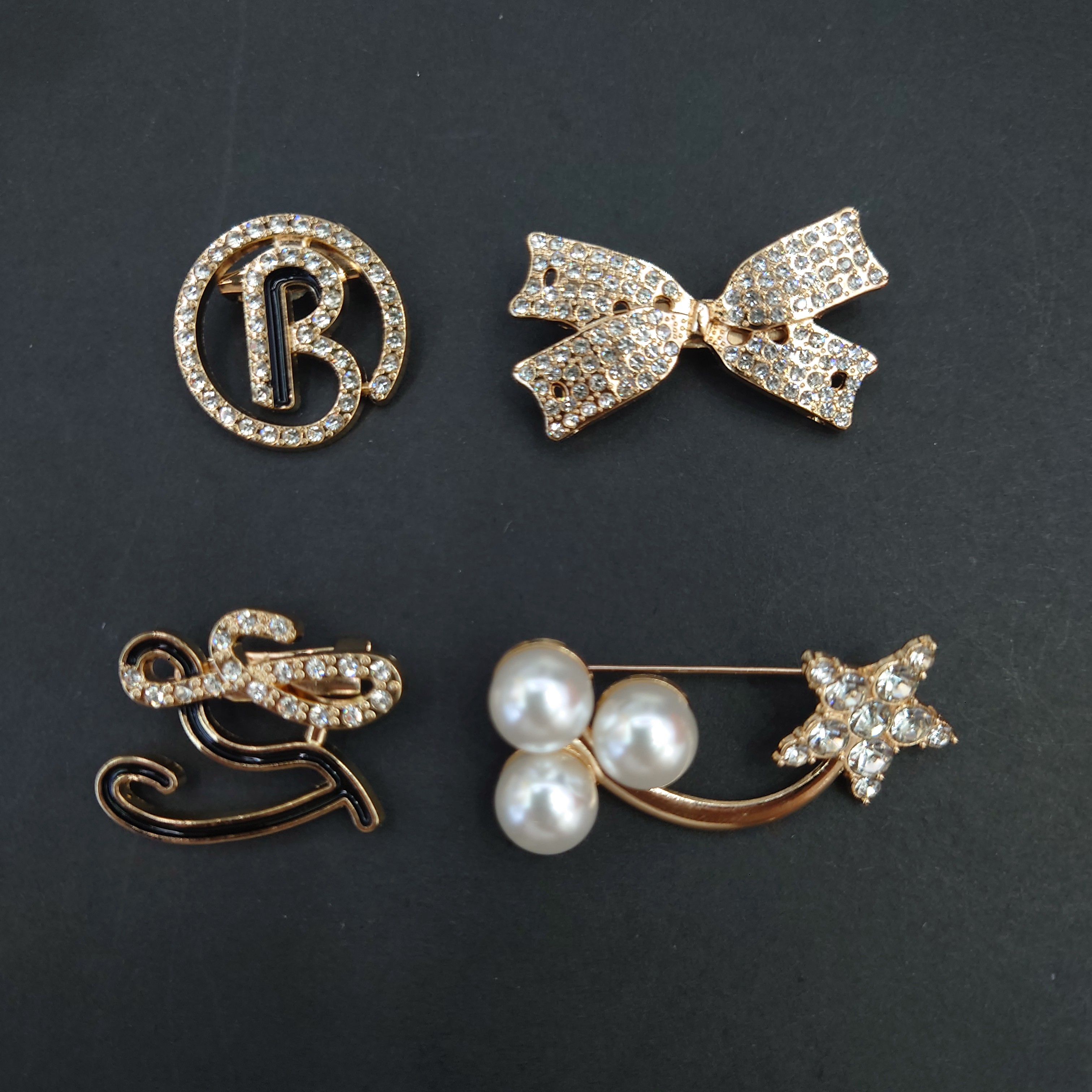 Hot-selling new style, high-end alloy pin buckle, diamond-encrusted brooch series for hats and coats, enhance your fashion taste. Clothing accessory buckle Specification image