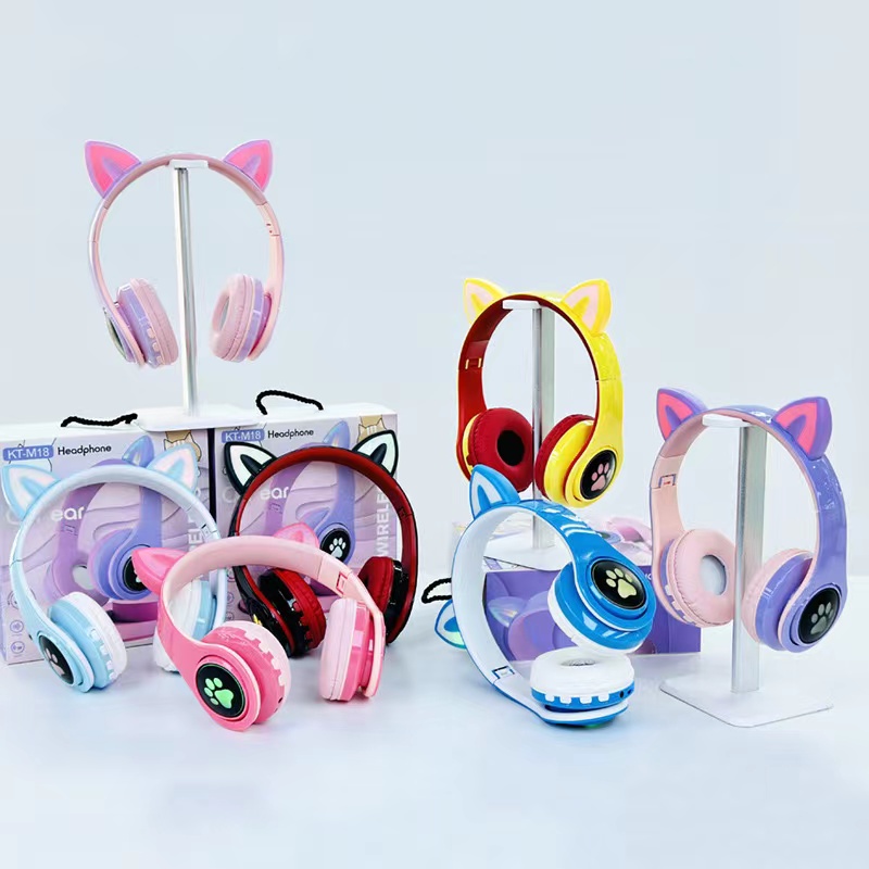 The New Kt-M18 Creative Cat Claw Cute Glowing Cat Ears Headset Bluetooth Gaming Stereo Application Scenario