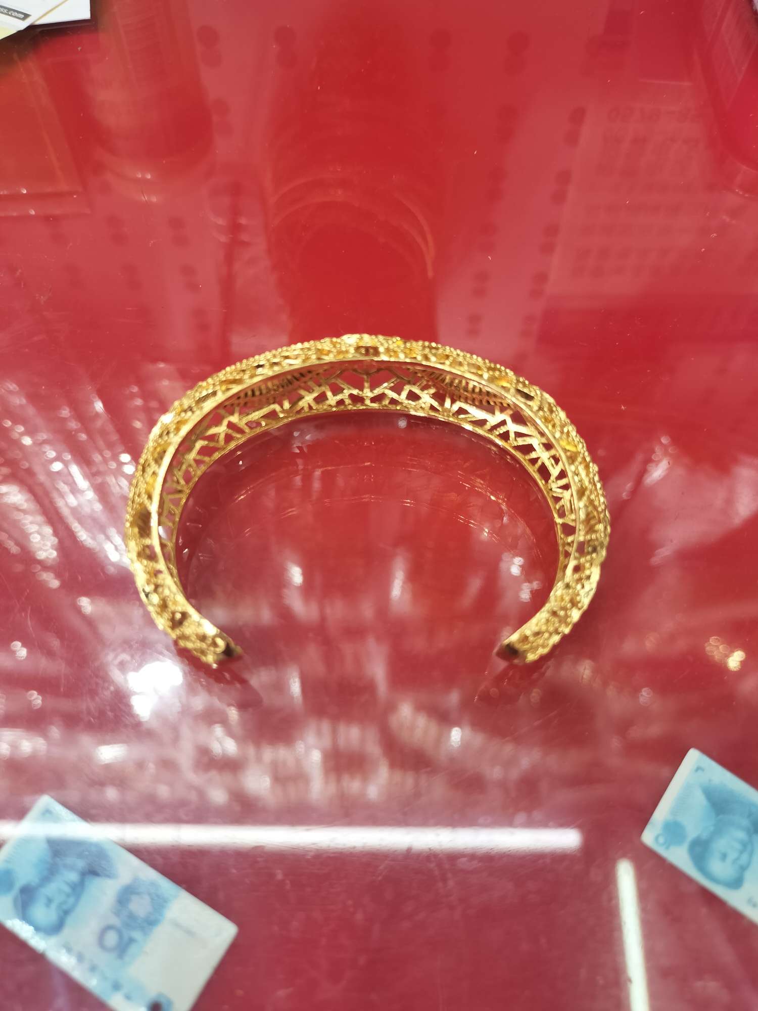 This all-copper anti-oxidation and color-preserving bracelet is a fashionable accessory for women's wrists and is wear-resistant and durable Specification image