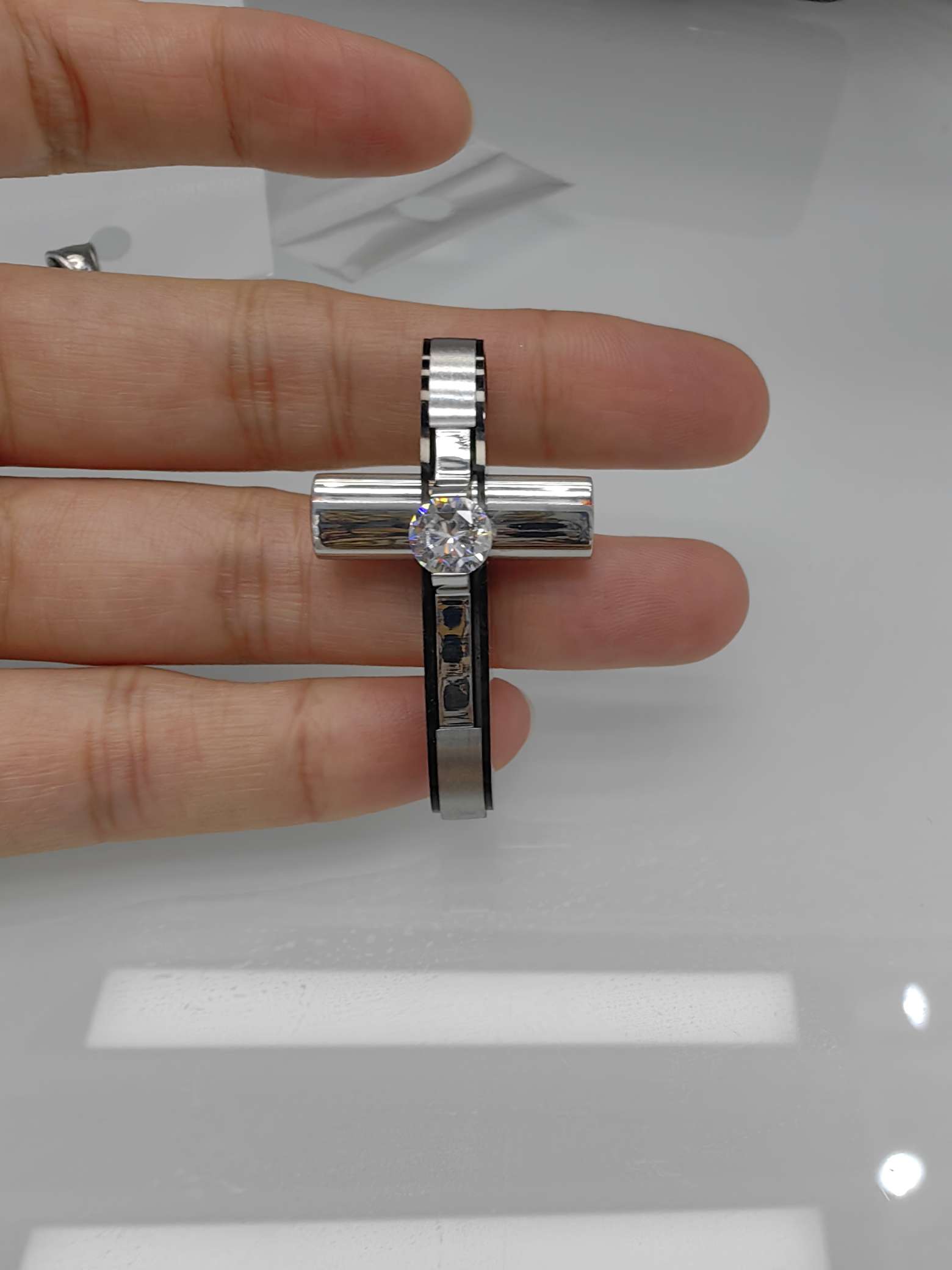 珠宝饰品专卖 璀璨钻石饰品 精致耀眼 闪耀你的美丽 其他款式饰品一应俱全