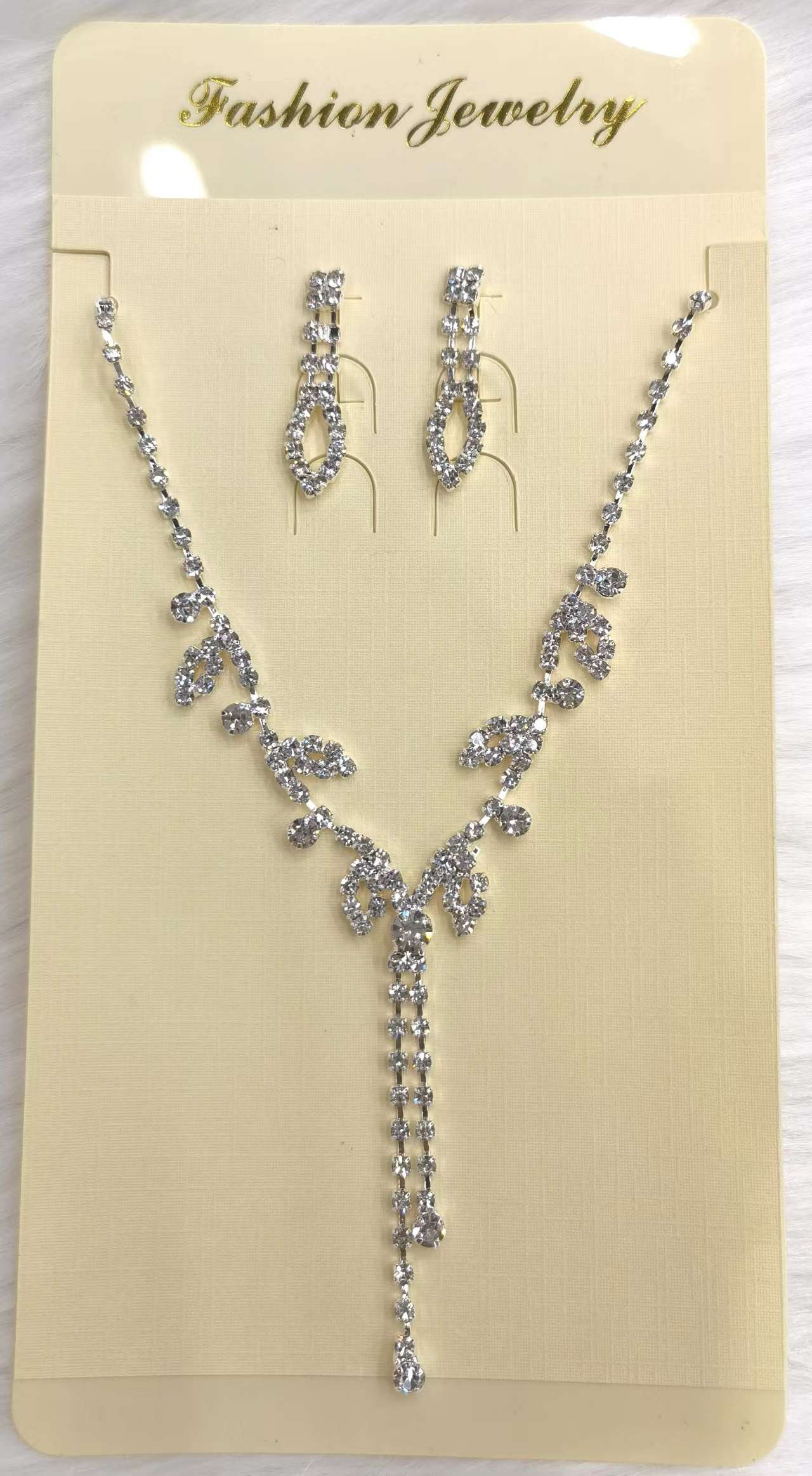 A set of two exquisite small diamond necklace earrings detail image 4