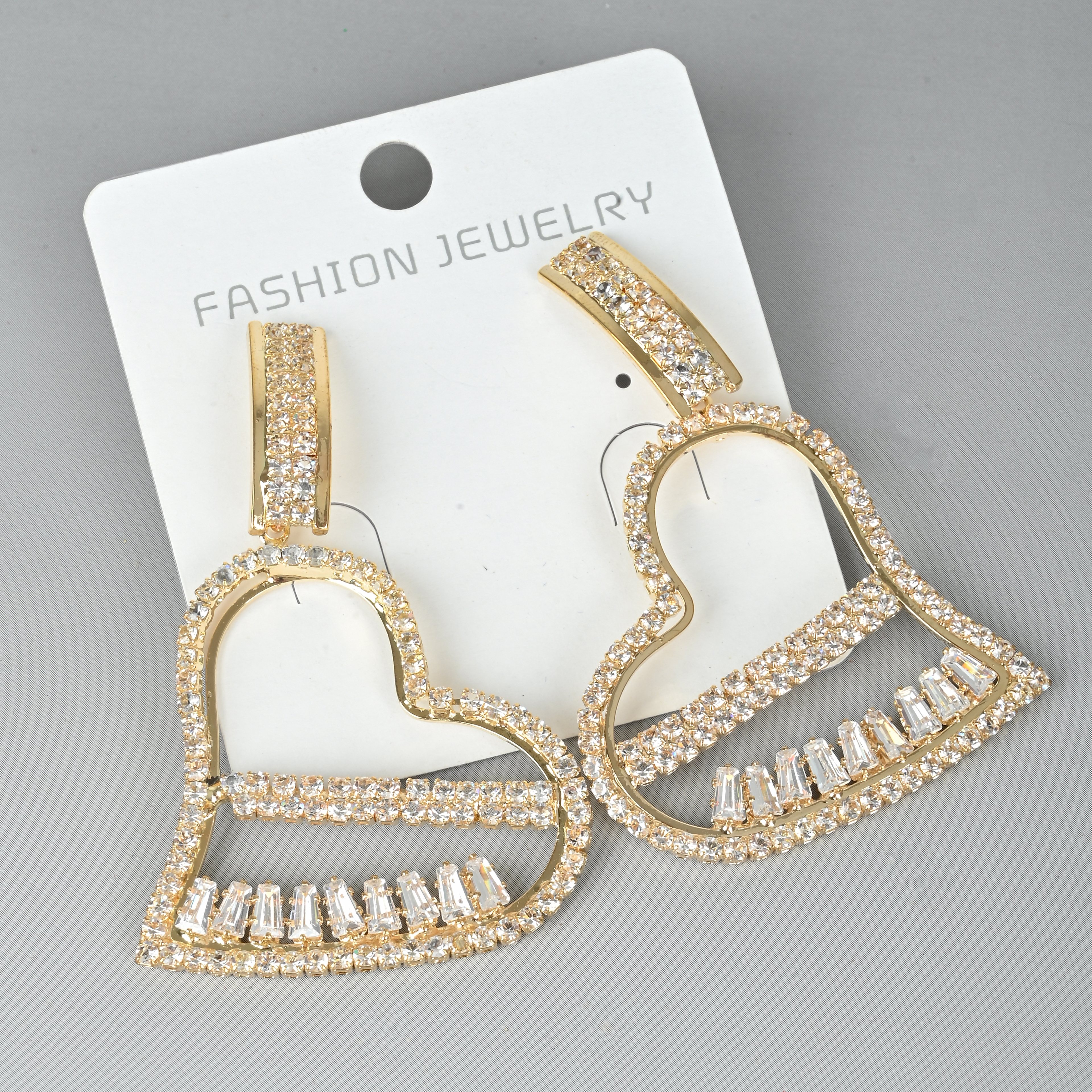 Europe And The United States Fashion Exaggerated Double Love Earrings Temperament Everything Long Heart Earrings Application Scenario