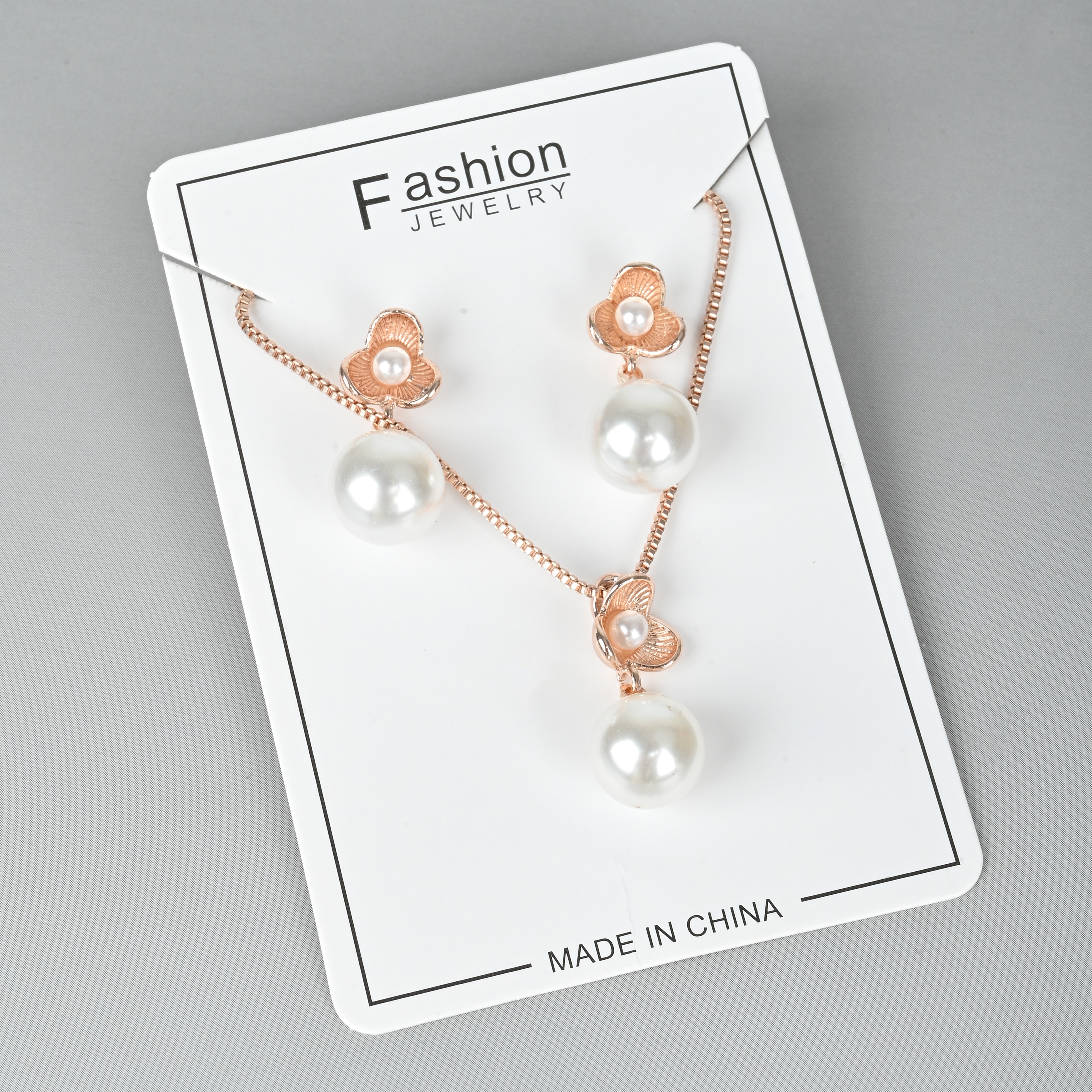 Europe And The United States New Pearl Inlaid Diamond Flower Earrings Necklace Set Bride Wedding Dress Accessories Wholesale Application Scenario